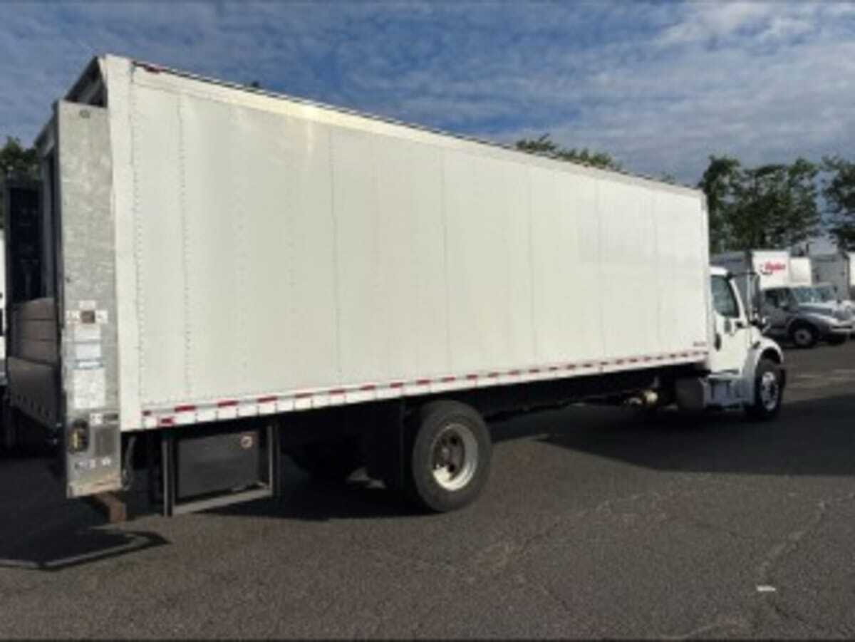 2018 FREIGHTLINER BUSINESS CLASS M2 106 in Moonachie, NJ