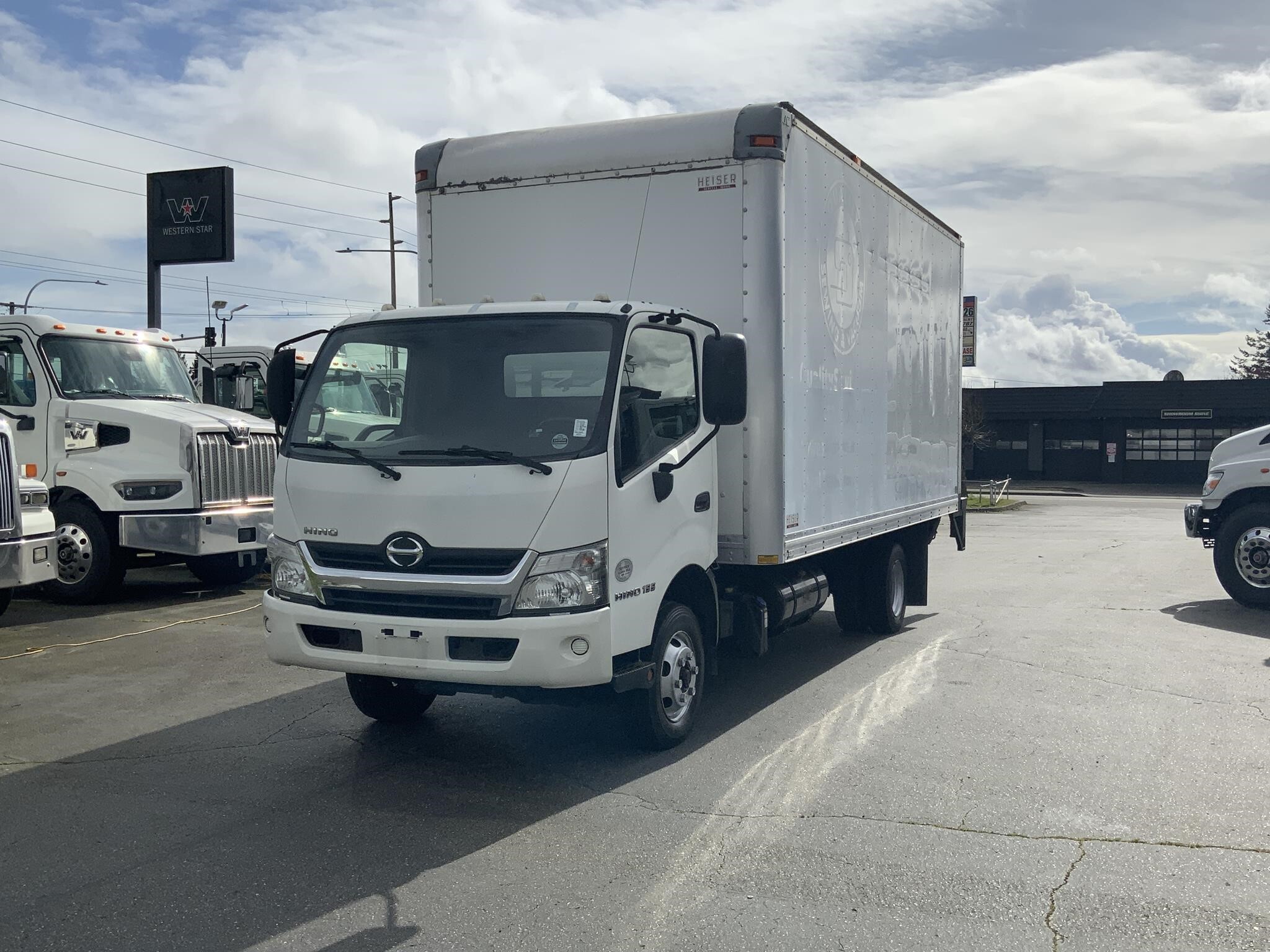 2016 HINO 155 in Auburn, WA
