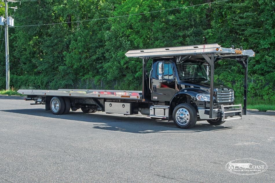 2025 FREIGHTLINER BUSINESS CLASS M2 106 in Portsmouth, VA
