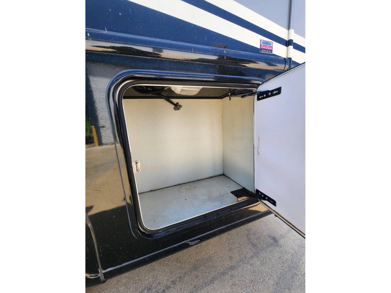 A photo of this 2013 Thor Motor Coach PALAZZO 36 1