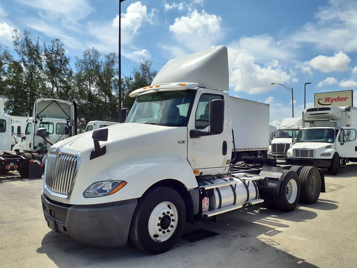 2020 INTERNATIONAL LT625 DAYCAB T/A in Miami, FL