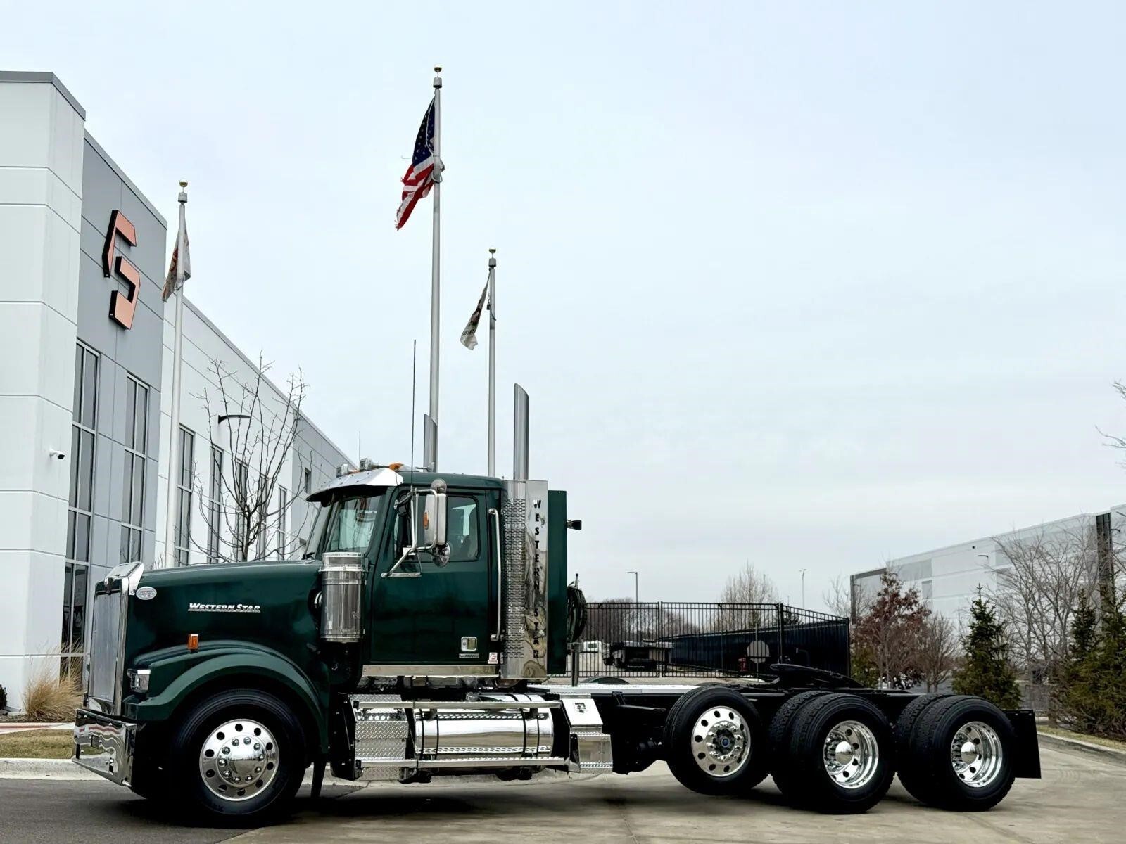 2021 WESTERN STAR CONVENTIONAL in New Lenox, IL