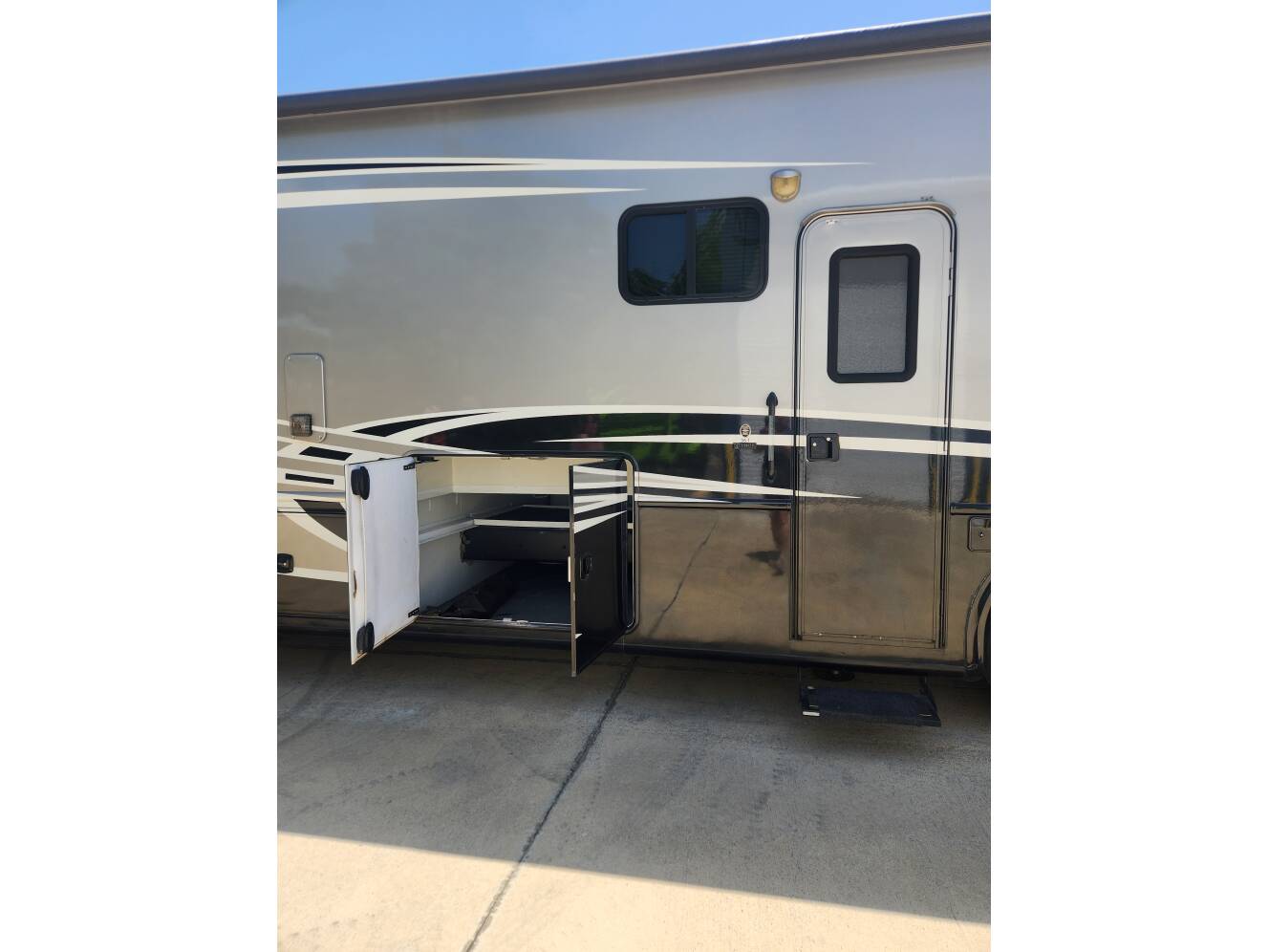 A photo of this 2013 Thor Motor Coach PALAZZO 36 1