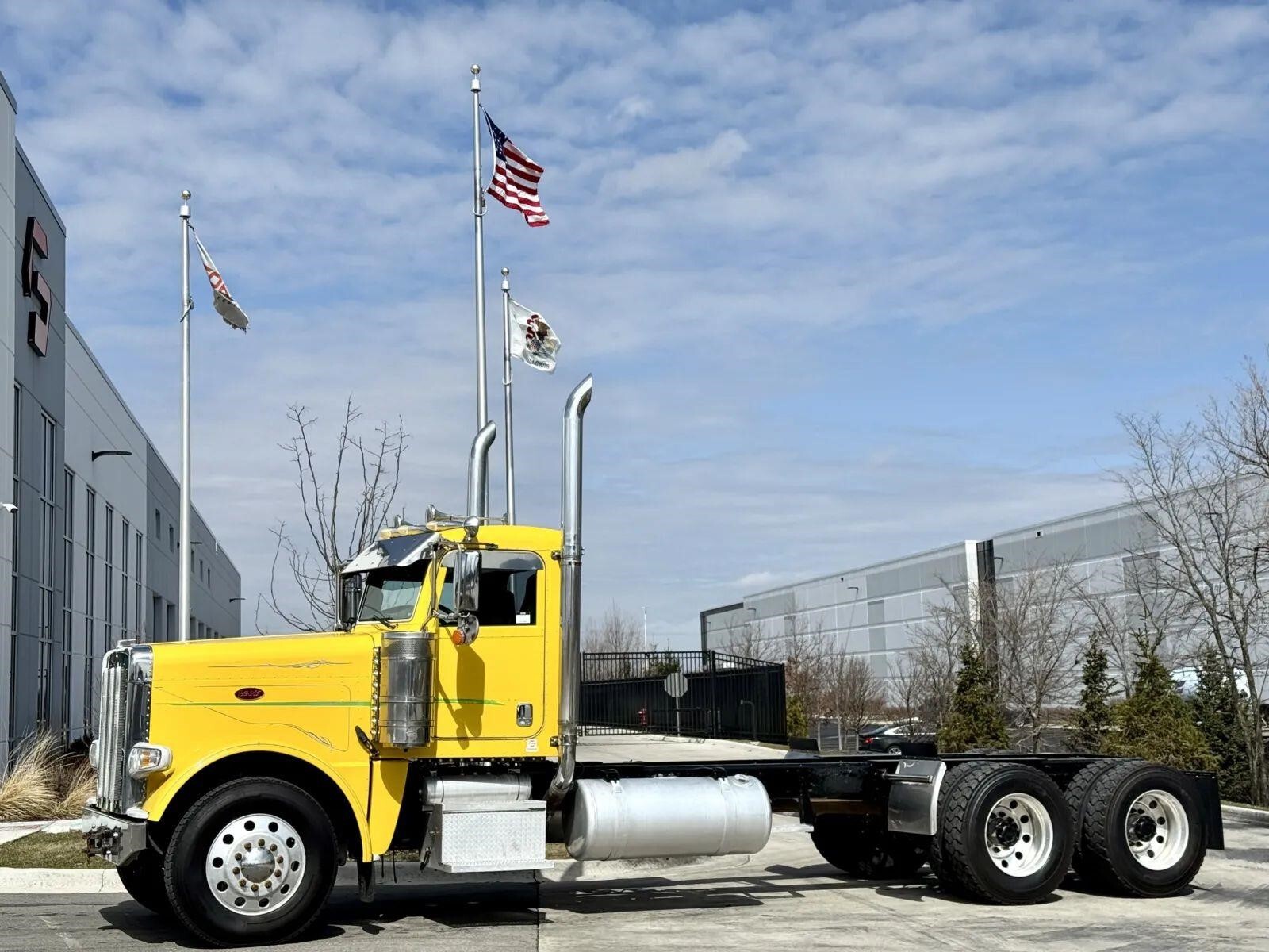 2016 PETERBILT 389 in New Lenox, IL
