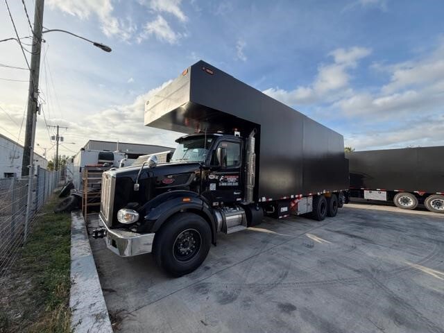 2017 PETERBILT 567 in Lake Worth, FL