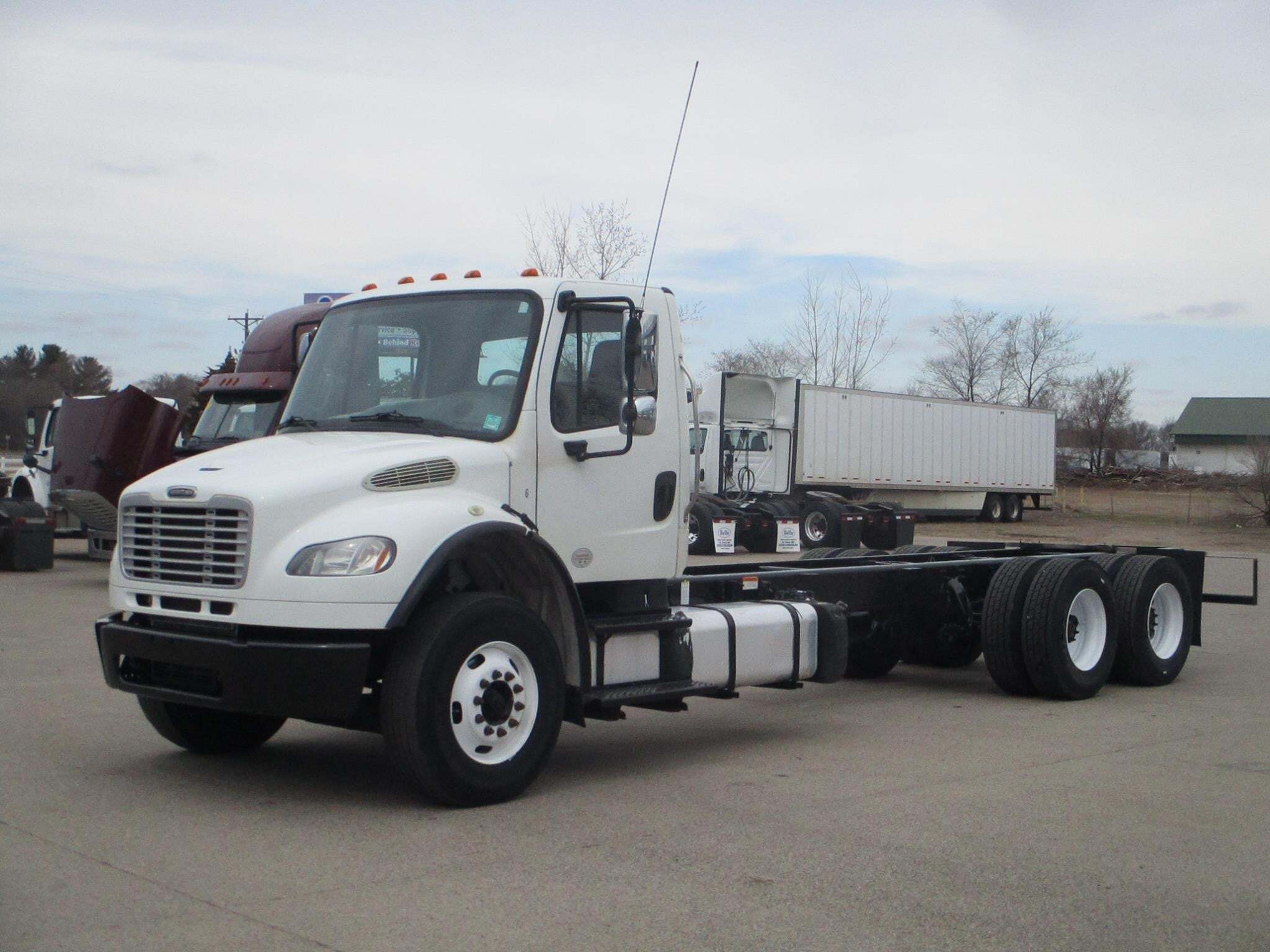 2013 FREIGHTLINER BUSINESS CLASS M2 106 in Saint Cloud, MN