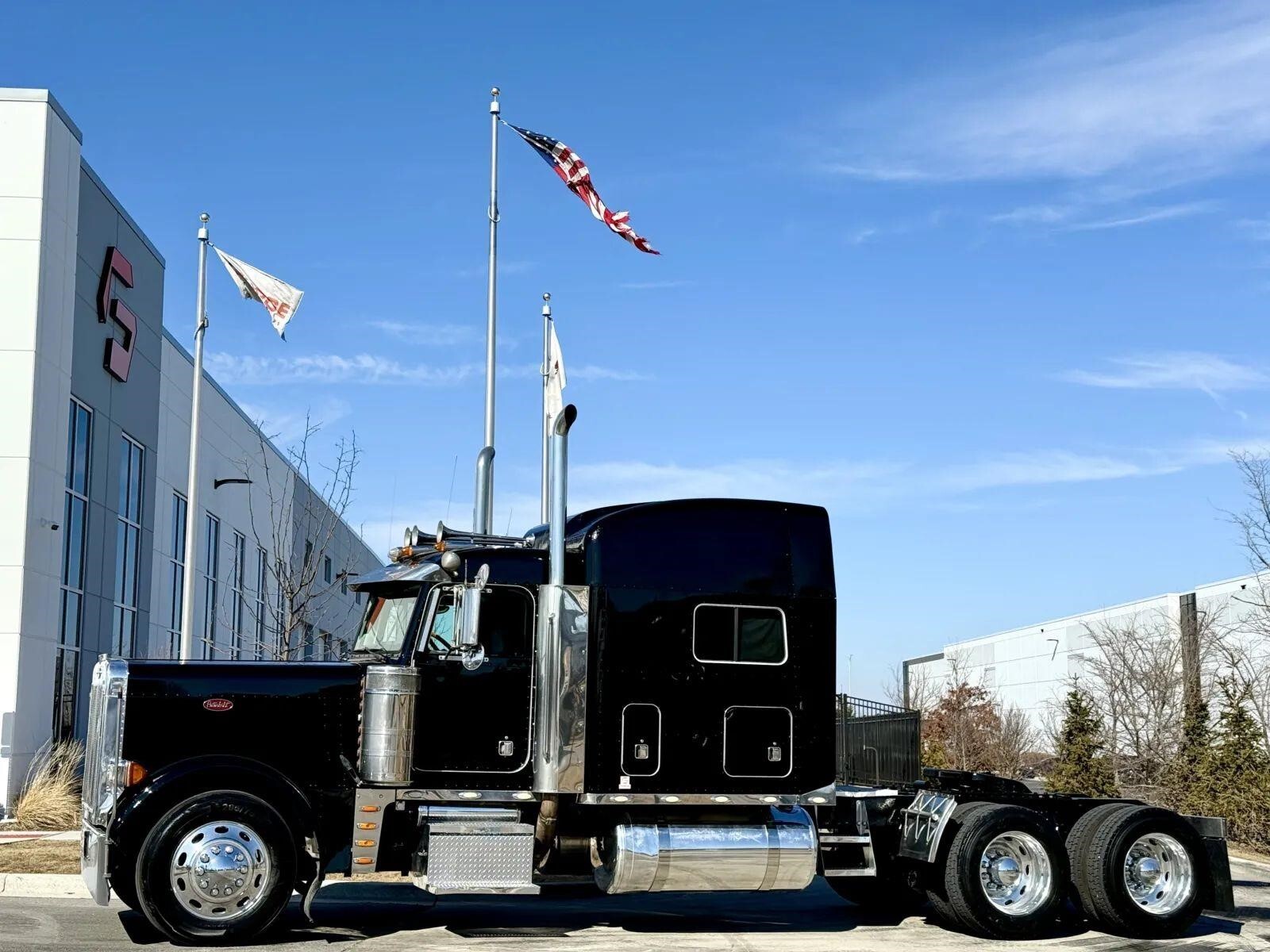2000 PETERBILT 379 in New Lenox, IL