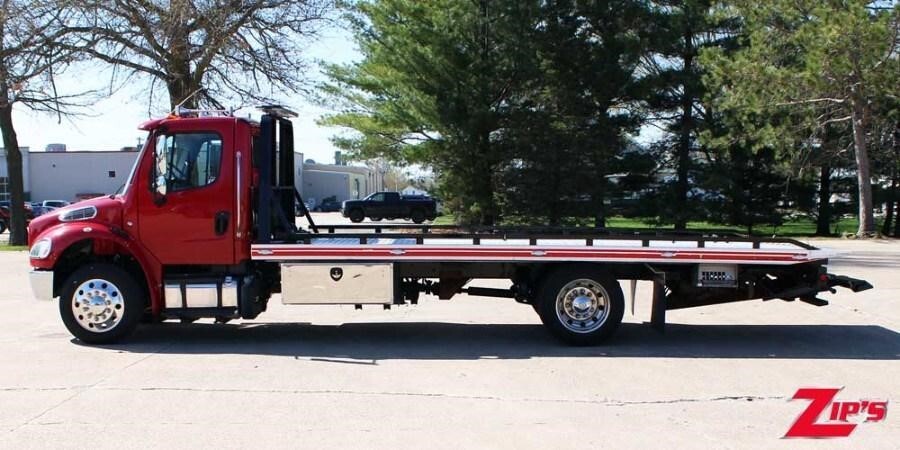 2016 FREIGHTLINER BUSINESS CLASS M2 106 in New Hampton, IA