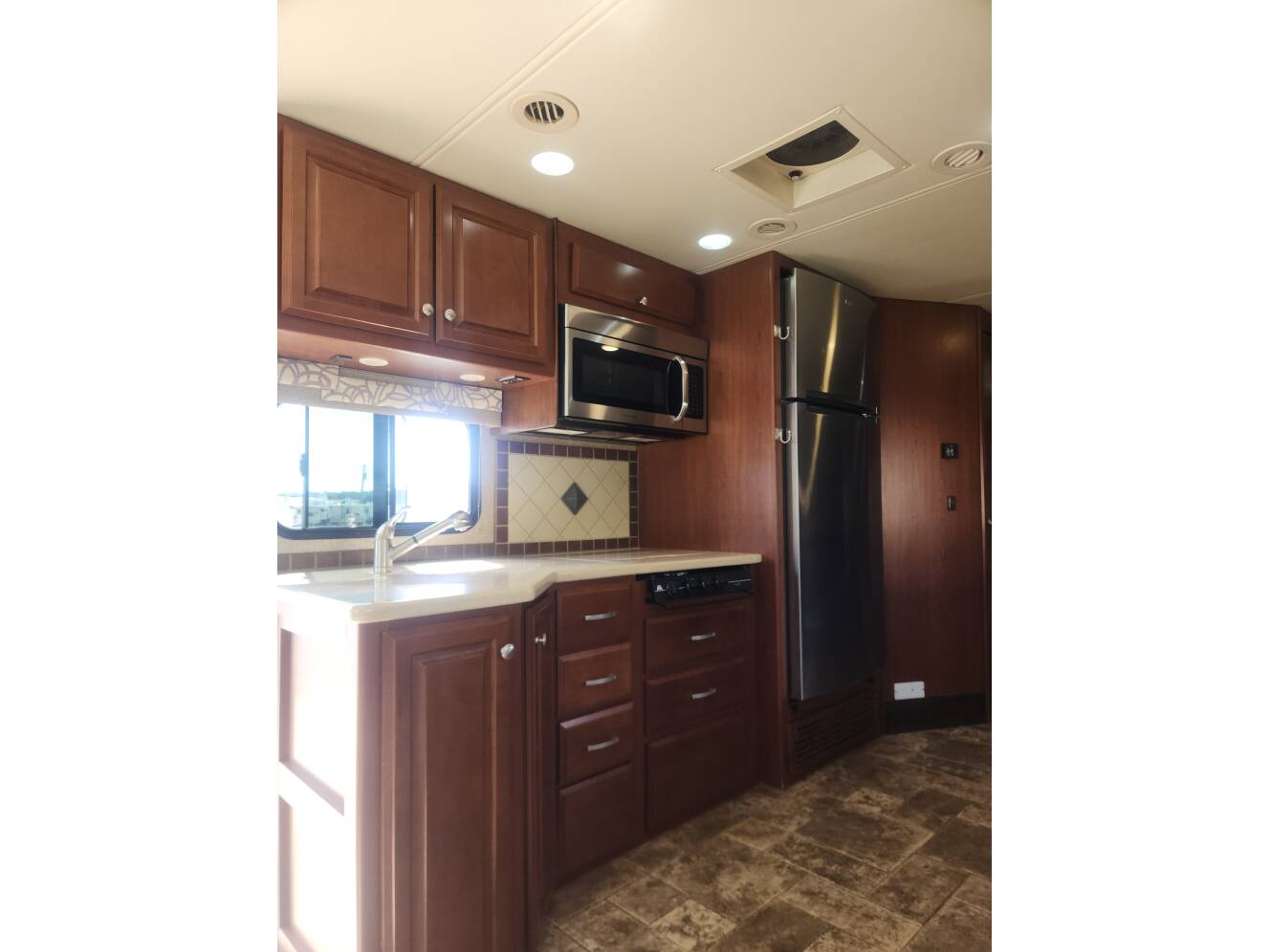 A photo of this 2013 Thor Motor Coach PALAZZO 36 1