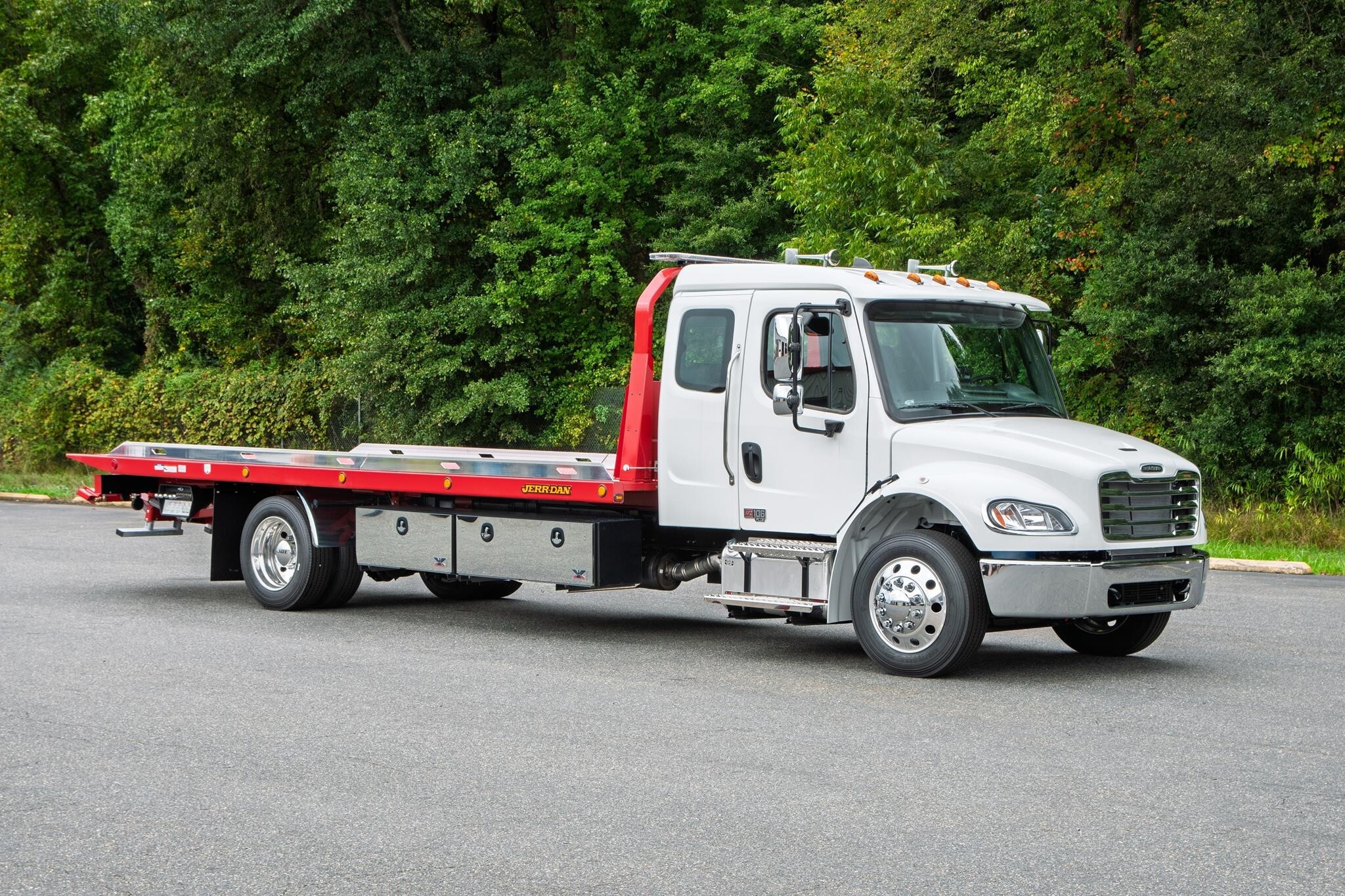 2027 FREIGHTLINER BUSINESS CLASS M2 106 PLUS in Portsmouth, VA