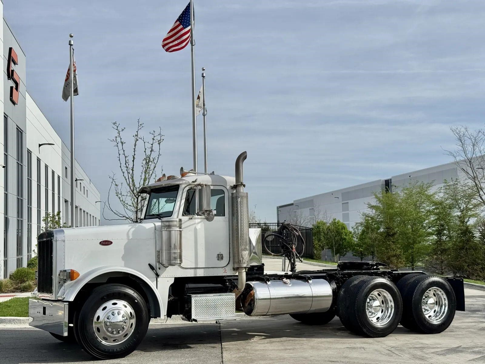 2001 PETERBILT 379 in New Lenox, IL