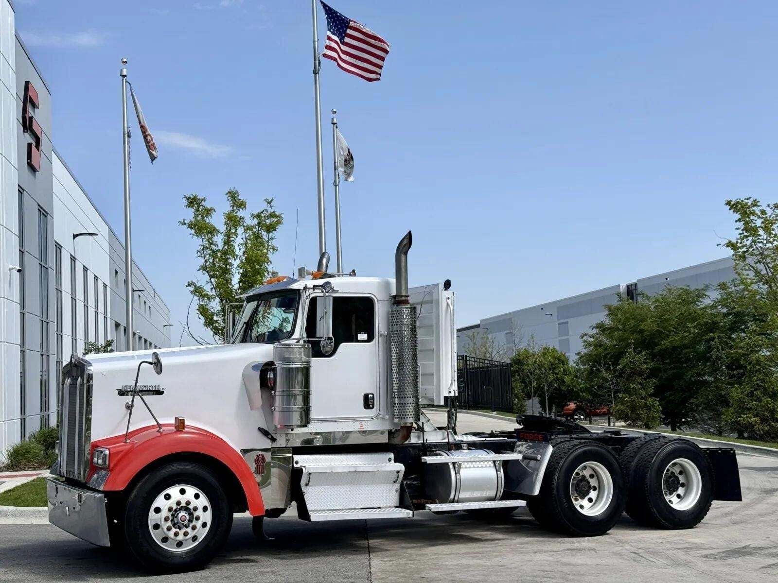 2003 KENWORTH W900 in New Lenox, IL