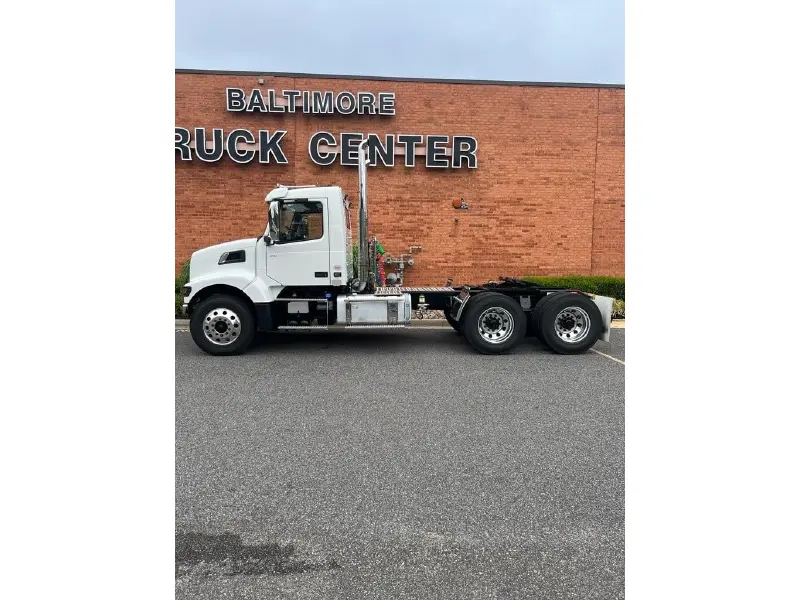 2027 VOLVO VHD64FT300