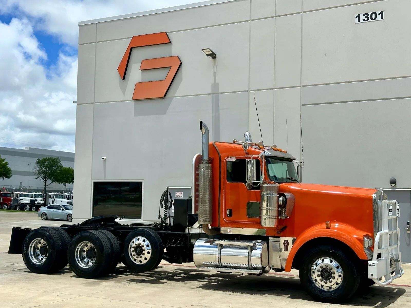 2007 KENWORTH W900 in Hutchins, TX