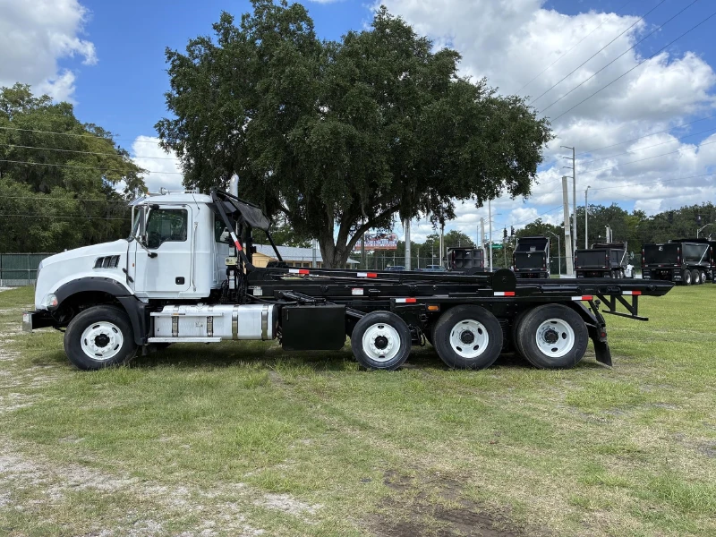 2013 MACK GRANITE GU813