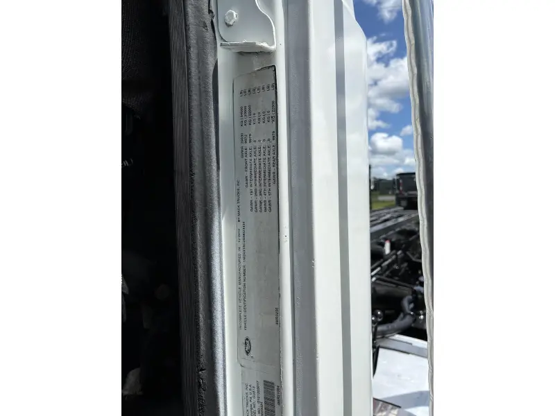 2013 MACK GRANITE GU813