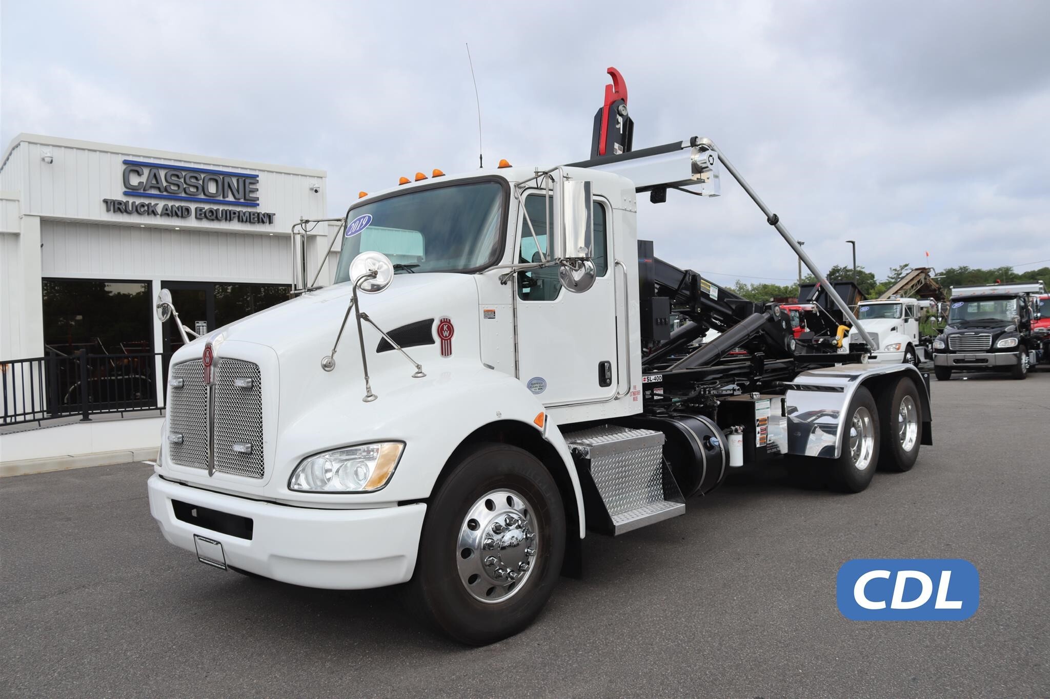 2019 KENWORTH T370 in Ronkonkoma, NY