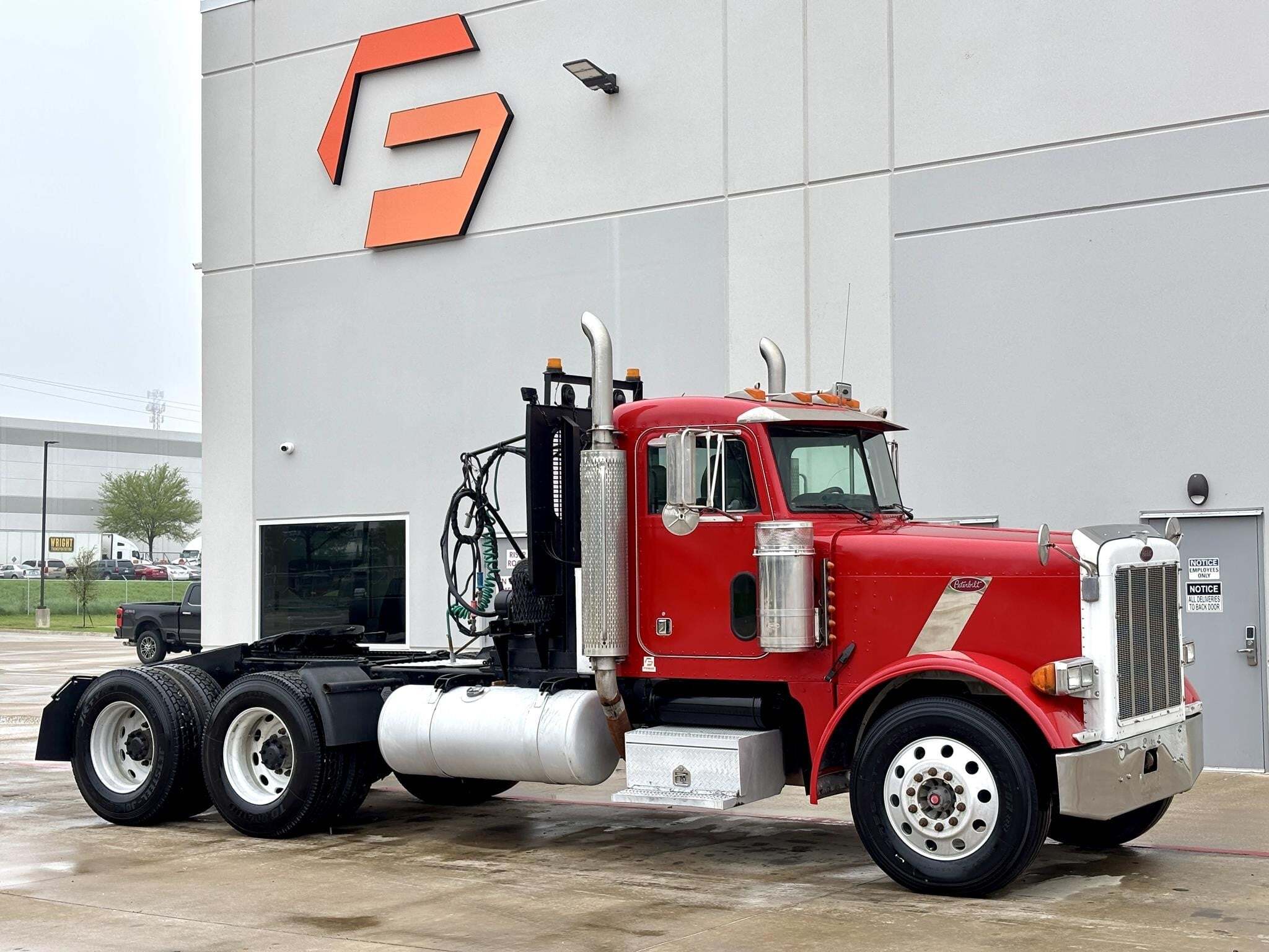 2001 PETERBILT 379 in Hutchins, TX