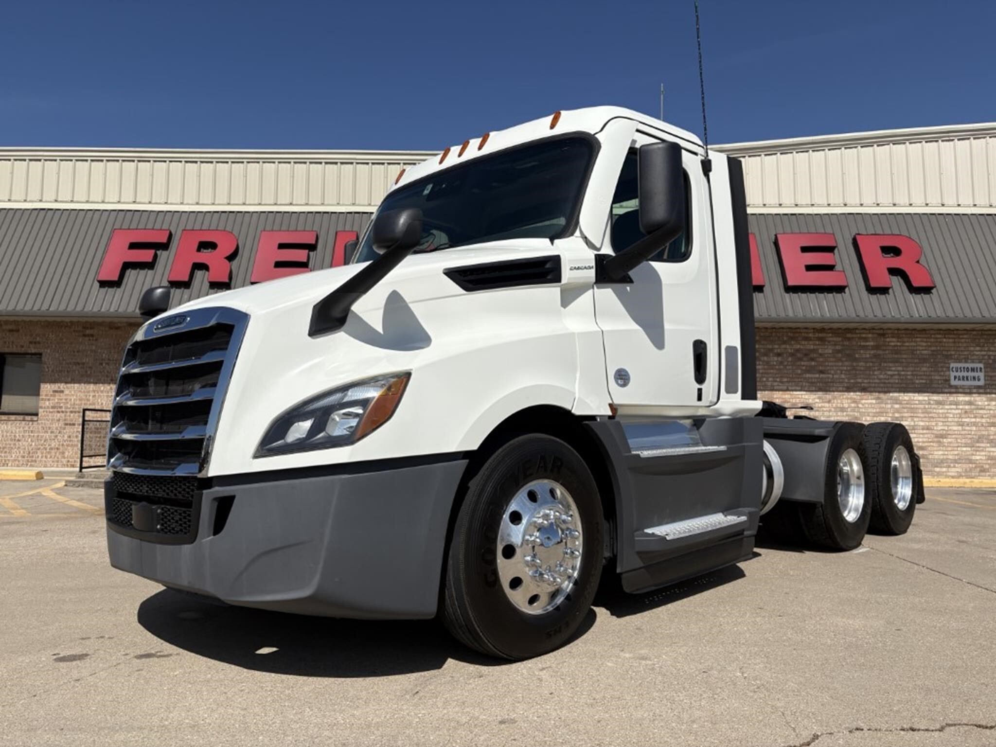 2021 FREIGHTLINER CASCADIA 126 in Bryan, TX