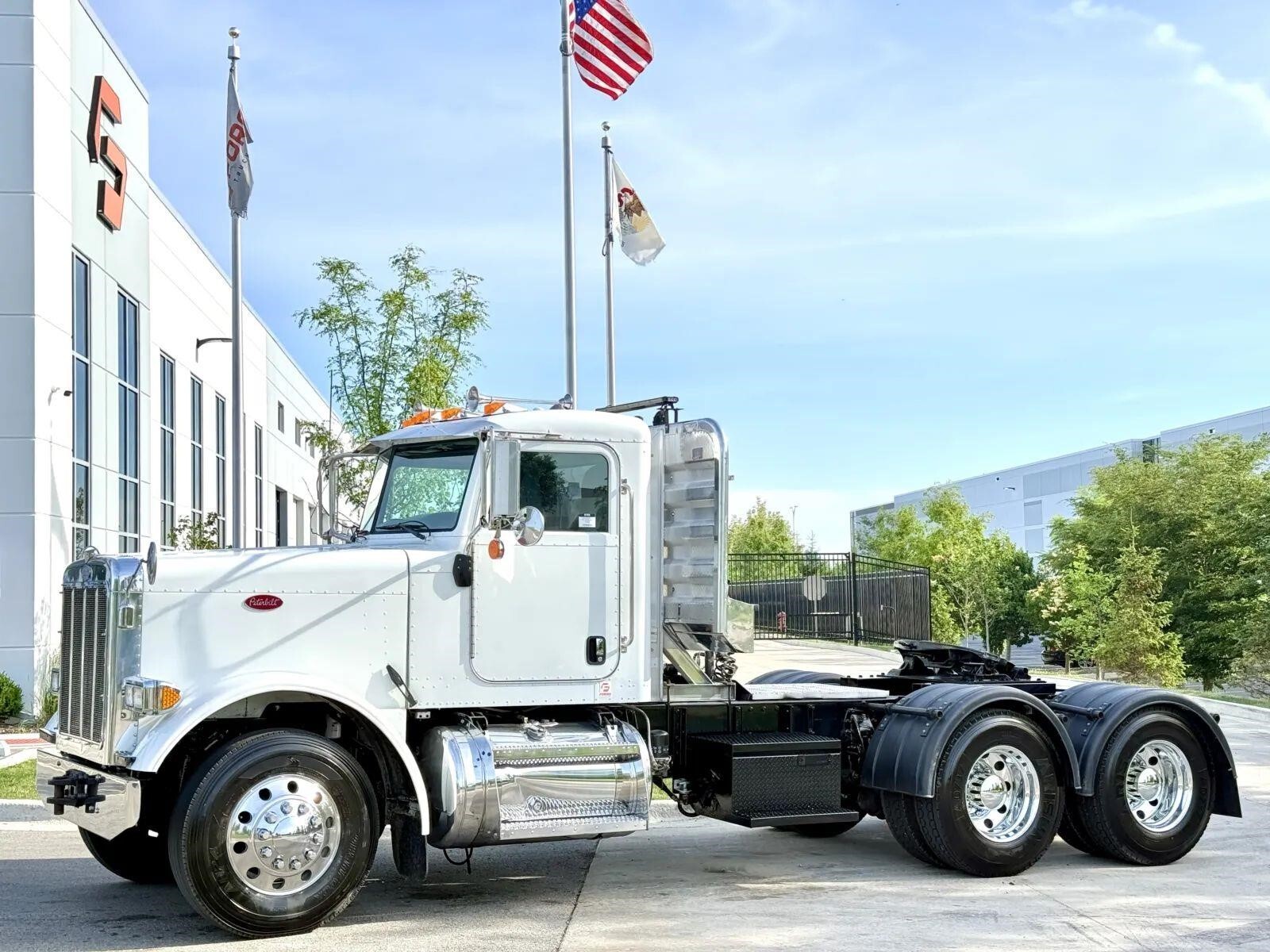 2005 PETERBILT 379 in New Lenox, IL
