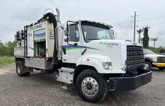 2014 FREIGHTLINER 108 SD in Miami, FL