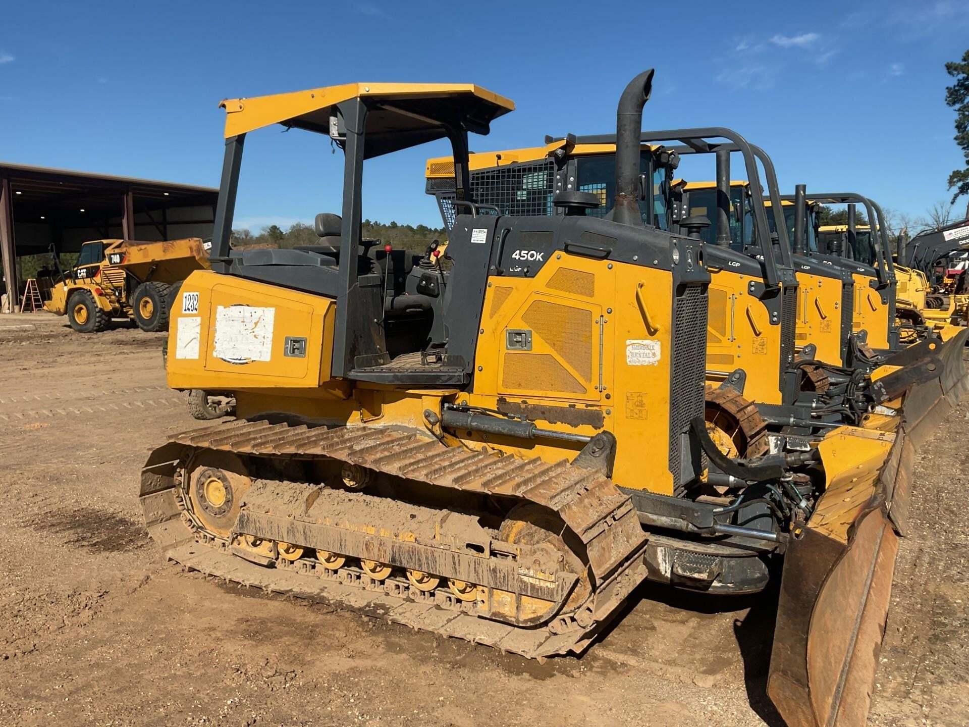 2021 DEERE 450K LGP in Livingston, TX