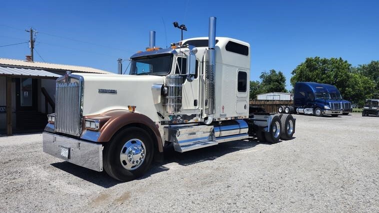 2008 KENWORTH W900 in Eastland, TX