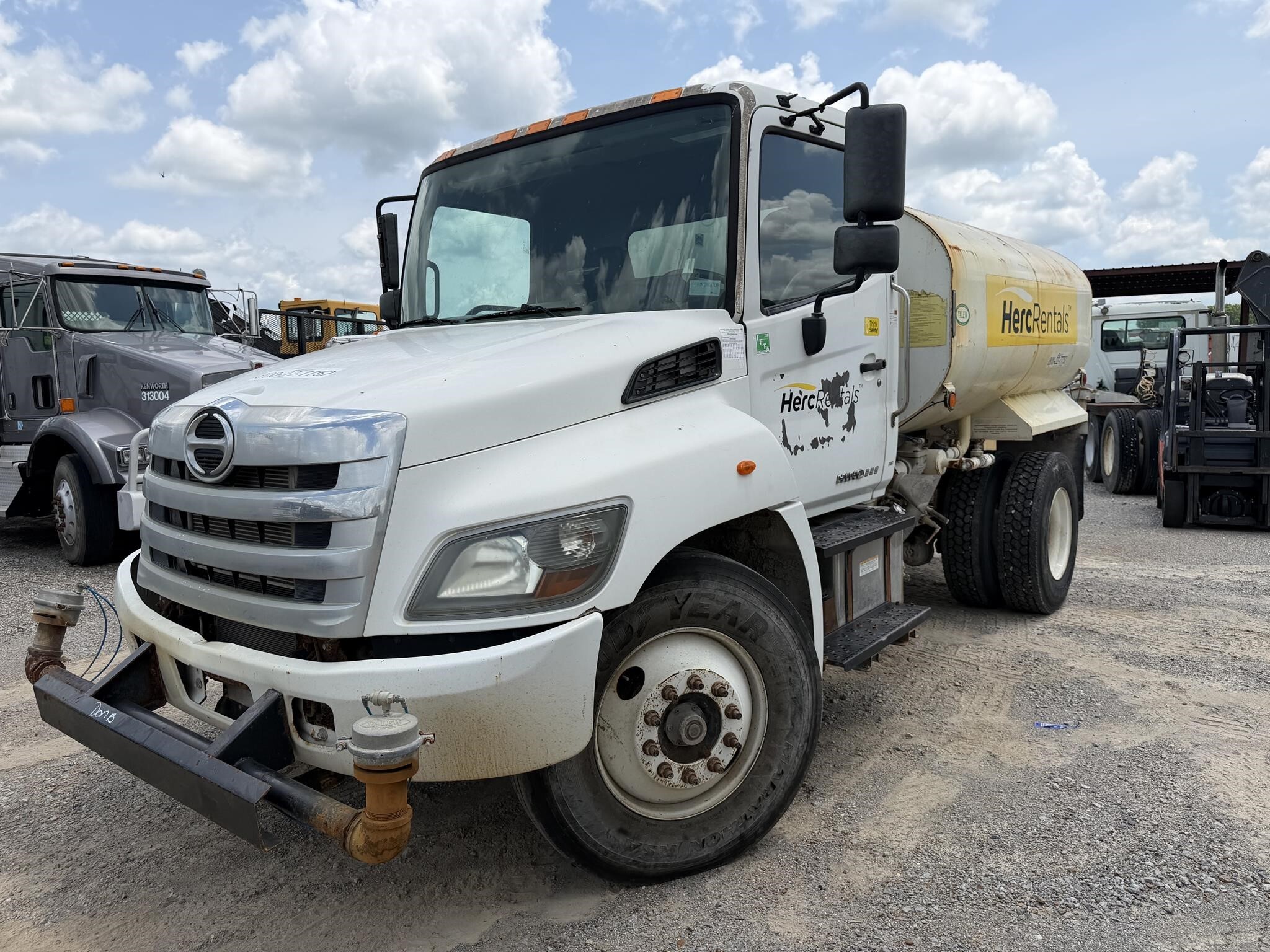 2019 HINO 338 in Covington, TN