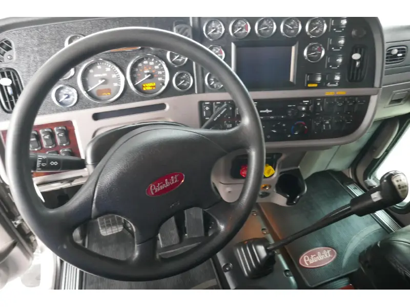 2018 PETERBILT 389