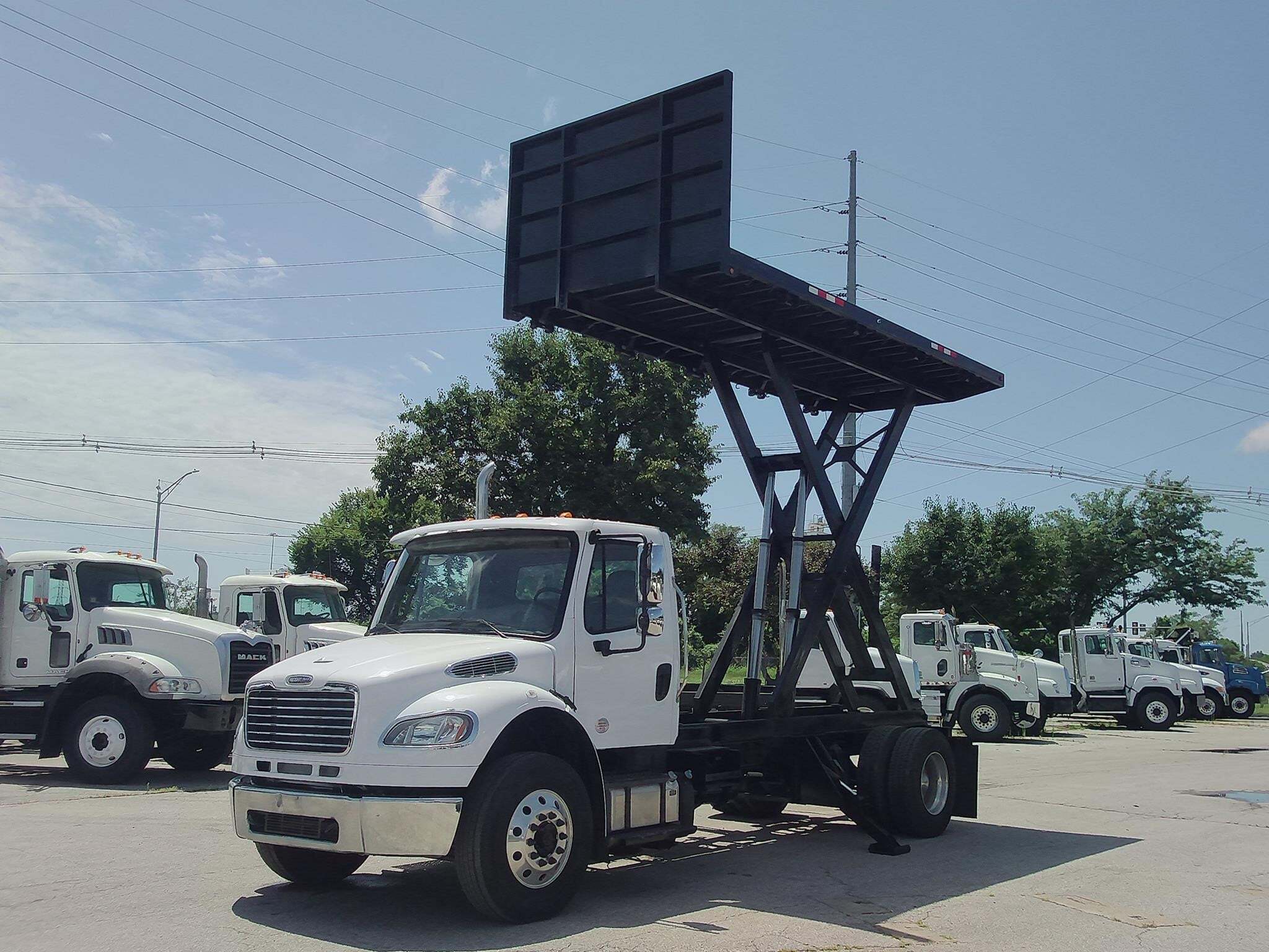 2020 FREIGHTLINER BUSINESS CLASS M2 106 in Kansas City, KS