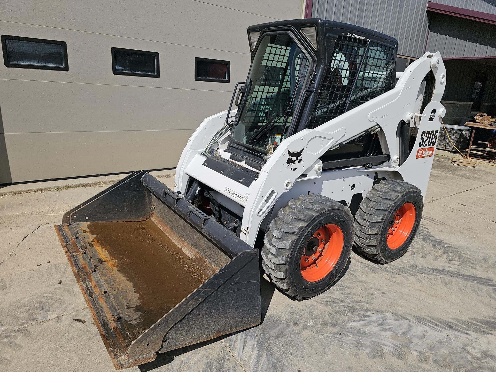 2010 BOBCAT S205 in Caledonia, MN