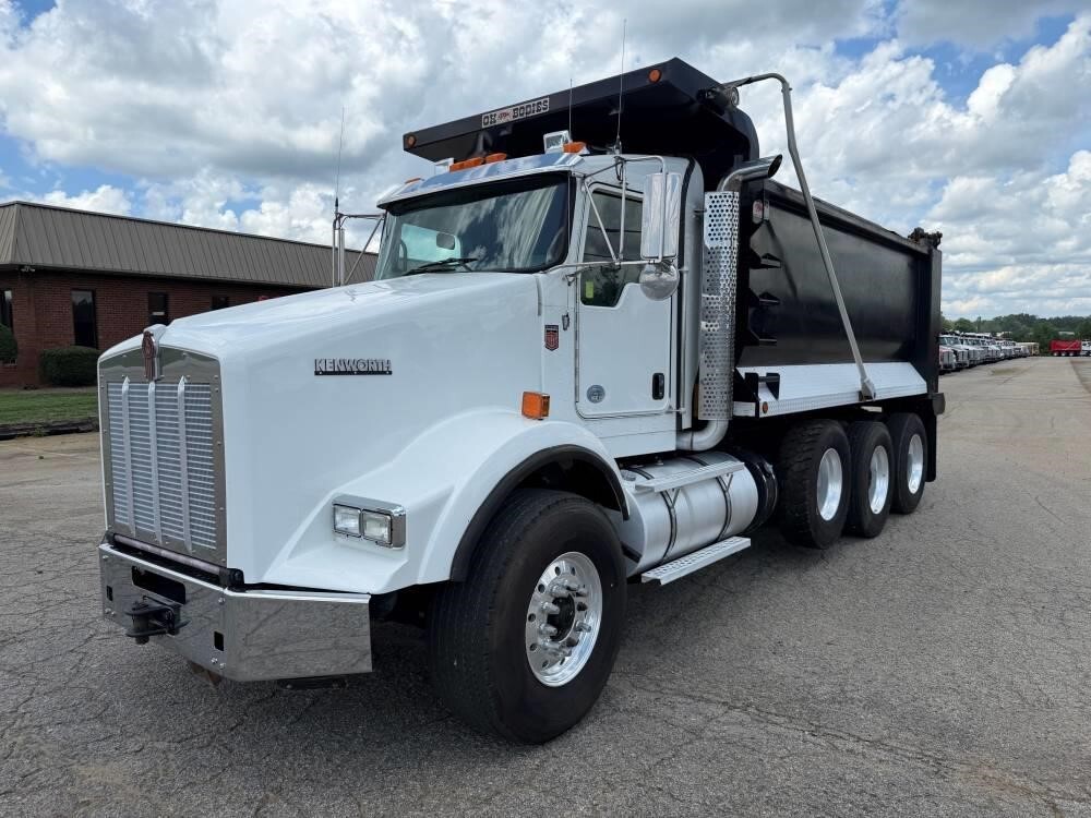 2020 KENWORTH T800 in Chatham, VA
