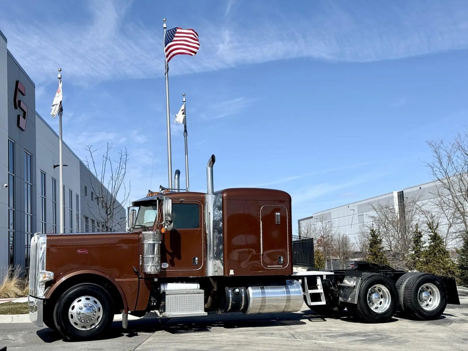 2018 PETERBILT 389 in New Lenox, IL