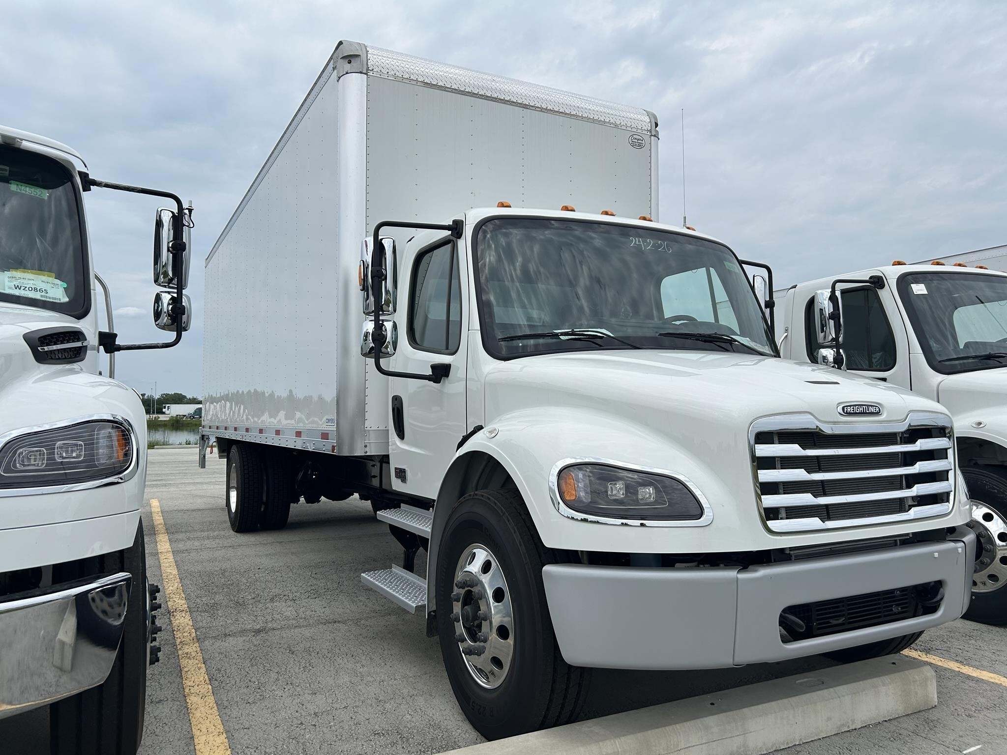 2027 FREIGHTLINER BUSINESS CLASS M2 106 in West Jefferson, OH