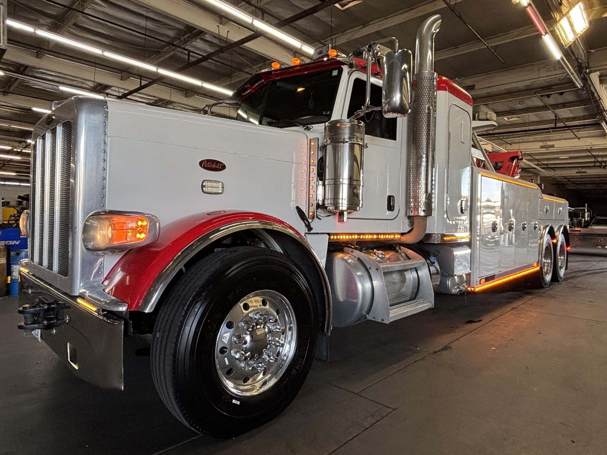 2016 PETERBILT 389 in Fullerton, CA