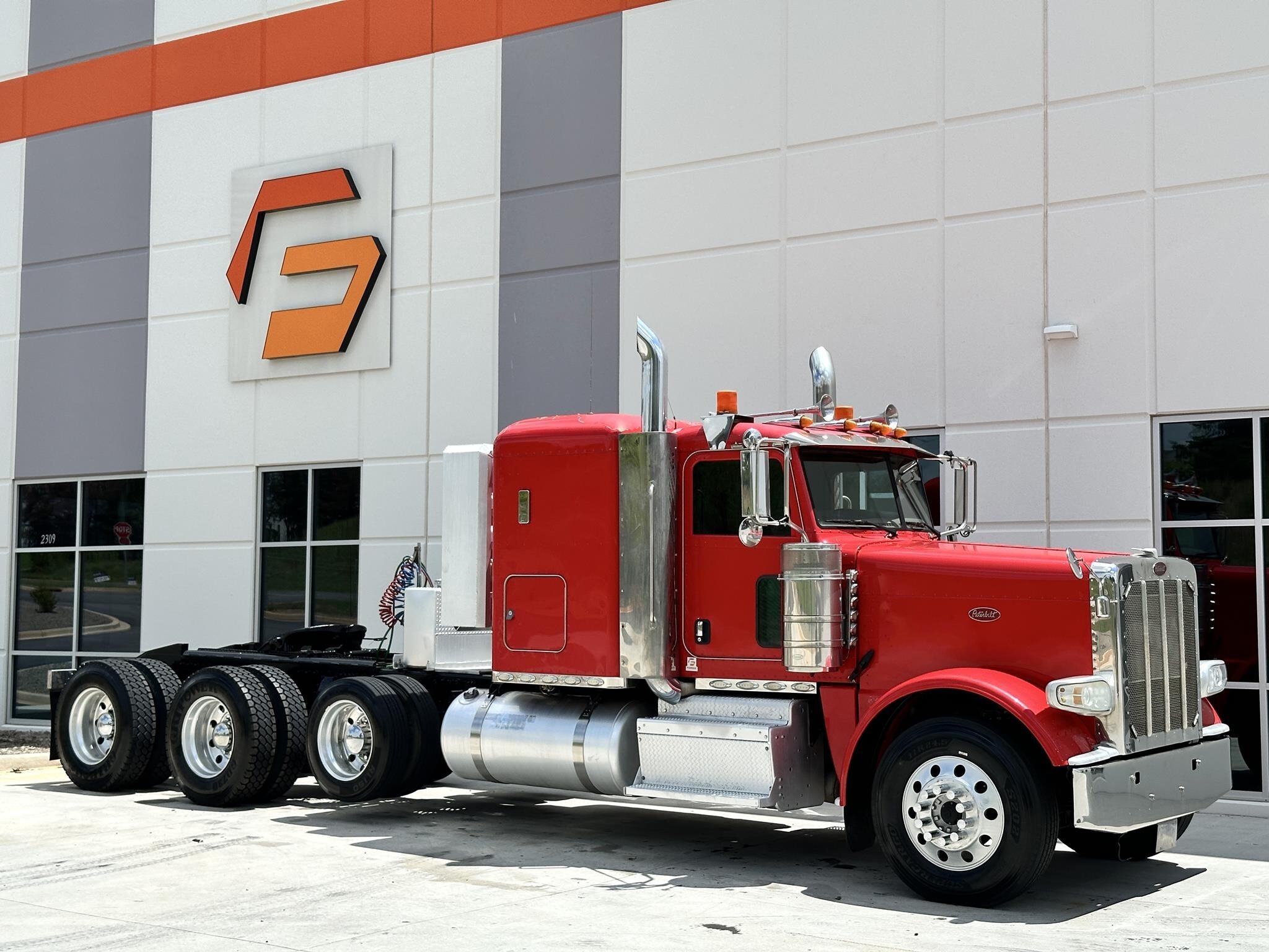 2014 PETERBILT 388 in Greer, SC