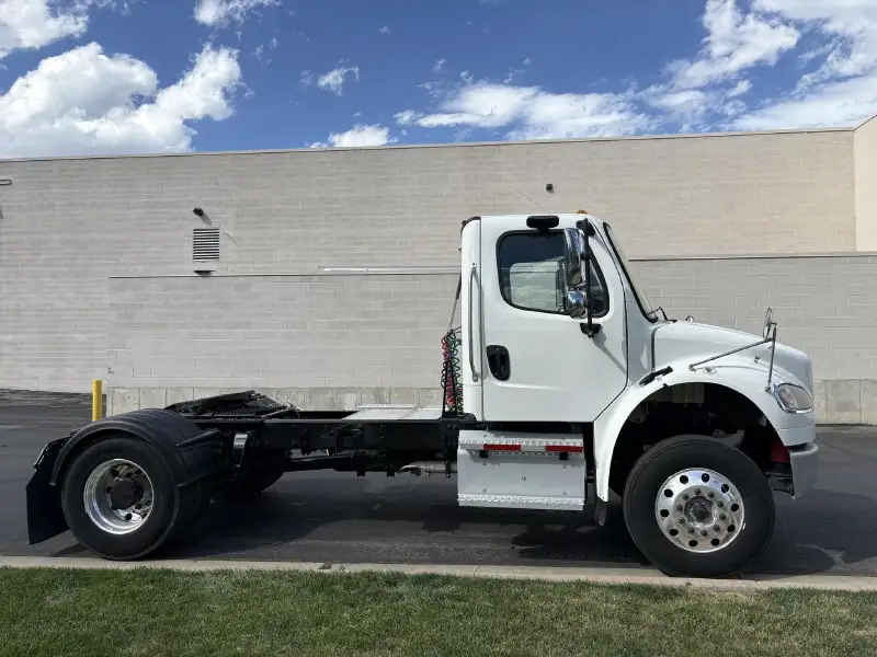2020 FREIGHTLINER BUSINESS CLASS M2 106