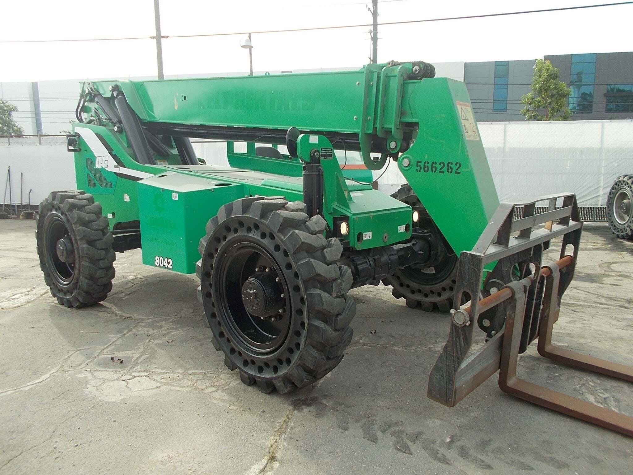 2013 SKY TRAK 8042 in Long Beach, CA
