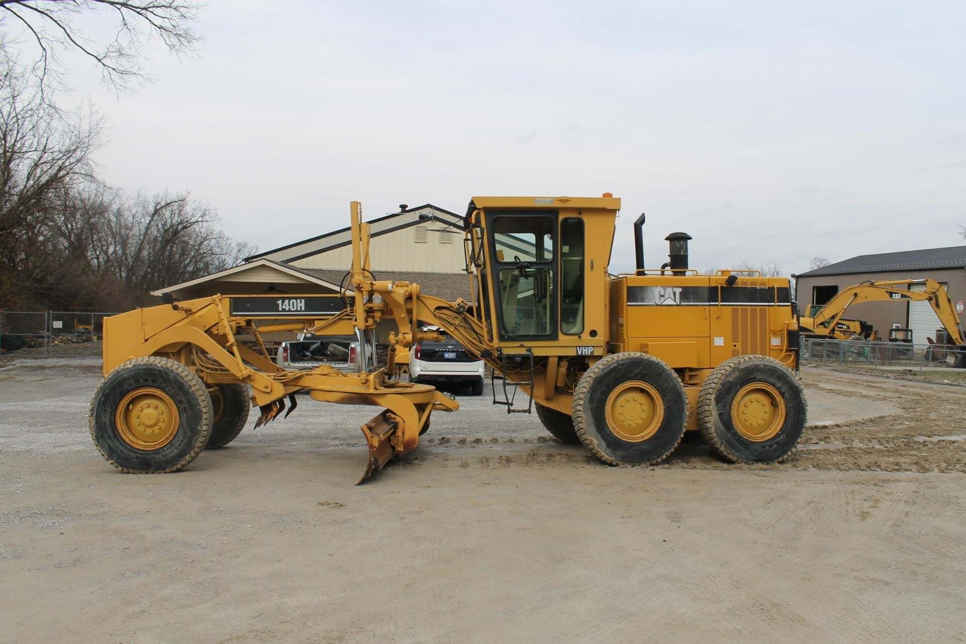 1998 CATERPILLAR 140H in Pleasureville, KY