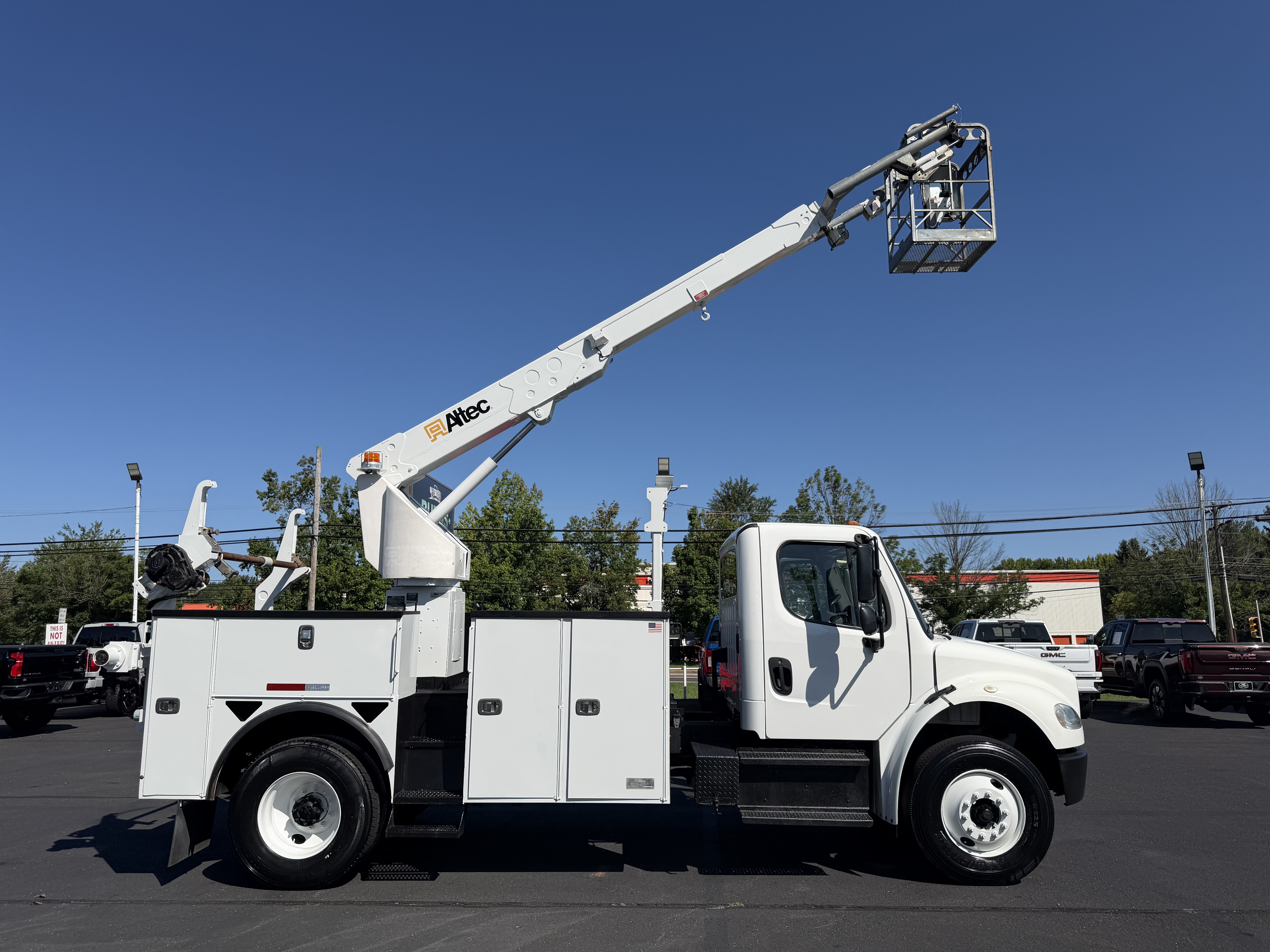 2019 FREIGHTLINER BUSINESS CLASS M2 106 in Fairless Hills, PA