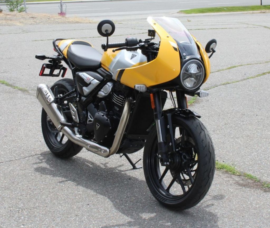 2026 Triumph Thruxton 400 Metallic Racing Yellow / Aluminium Silver 400 in Romney, WV