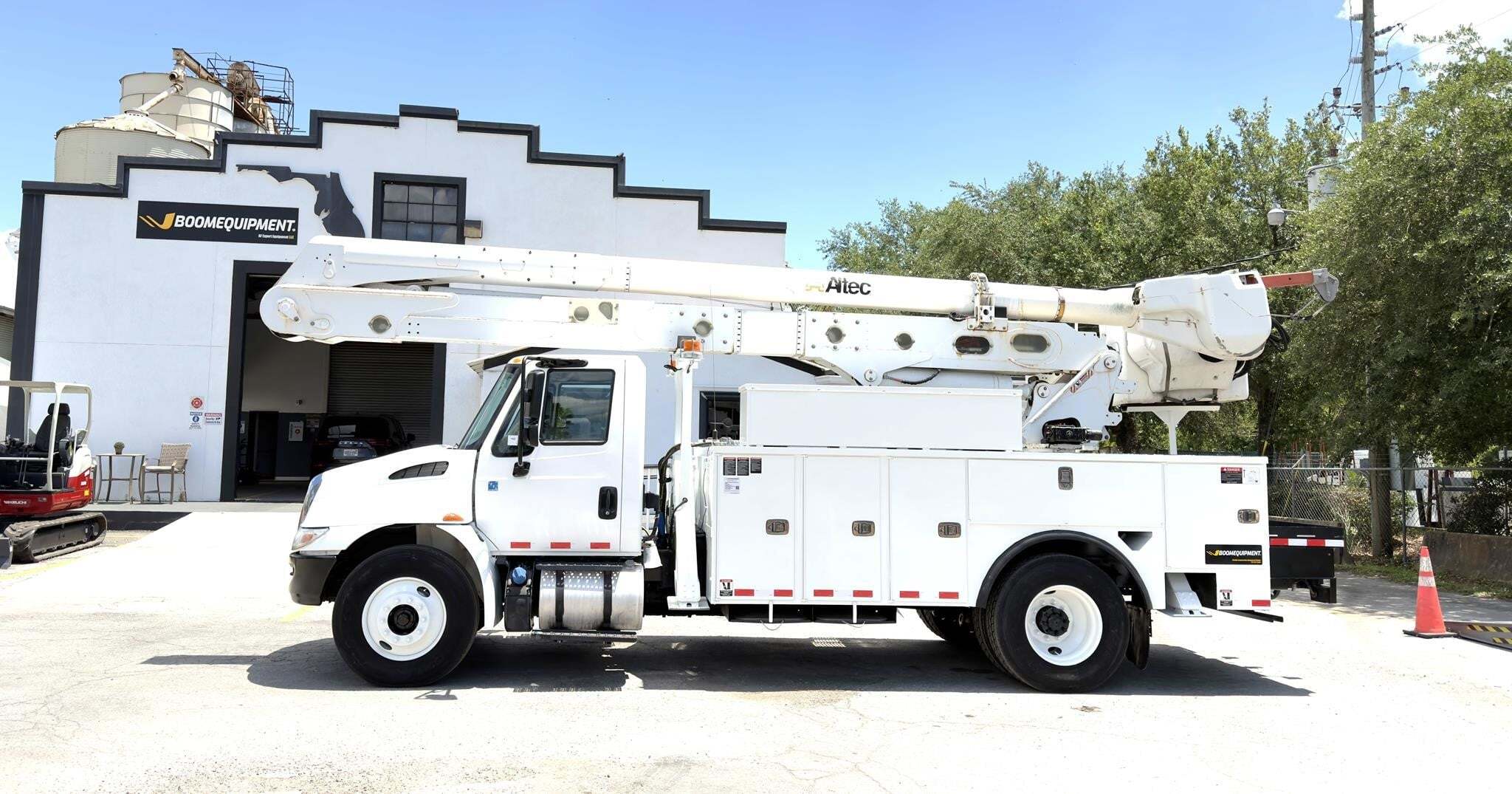 2018 ALTEC AA55 Bucket Truck in Kissimmee, FL