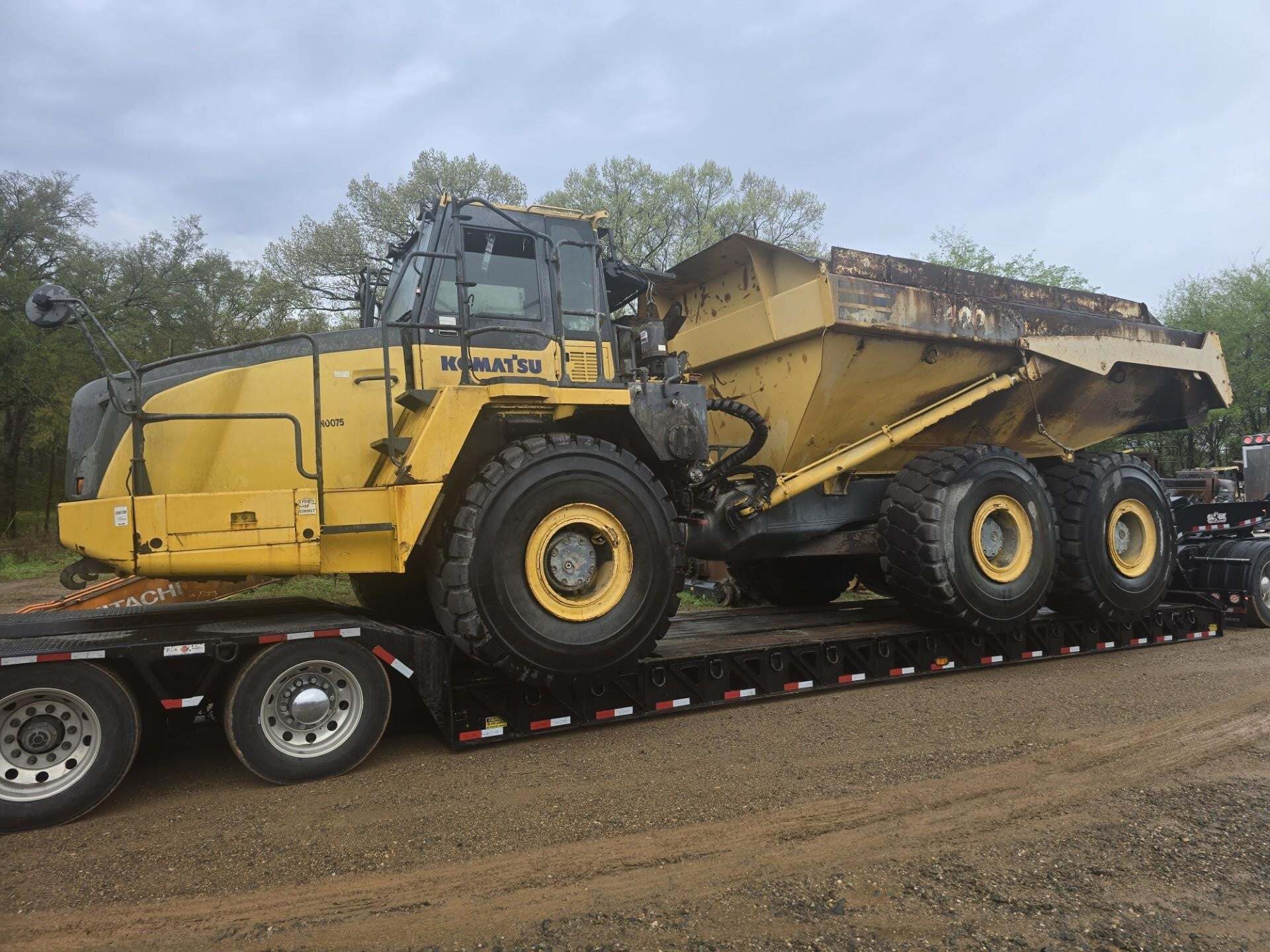 KOMATSU HM400-5 in Hughes Springs, TX