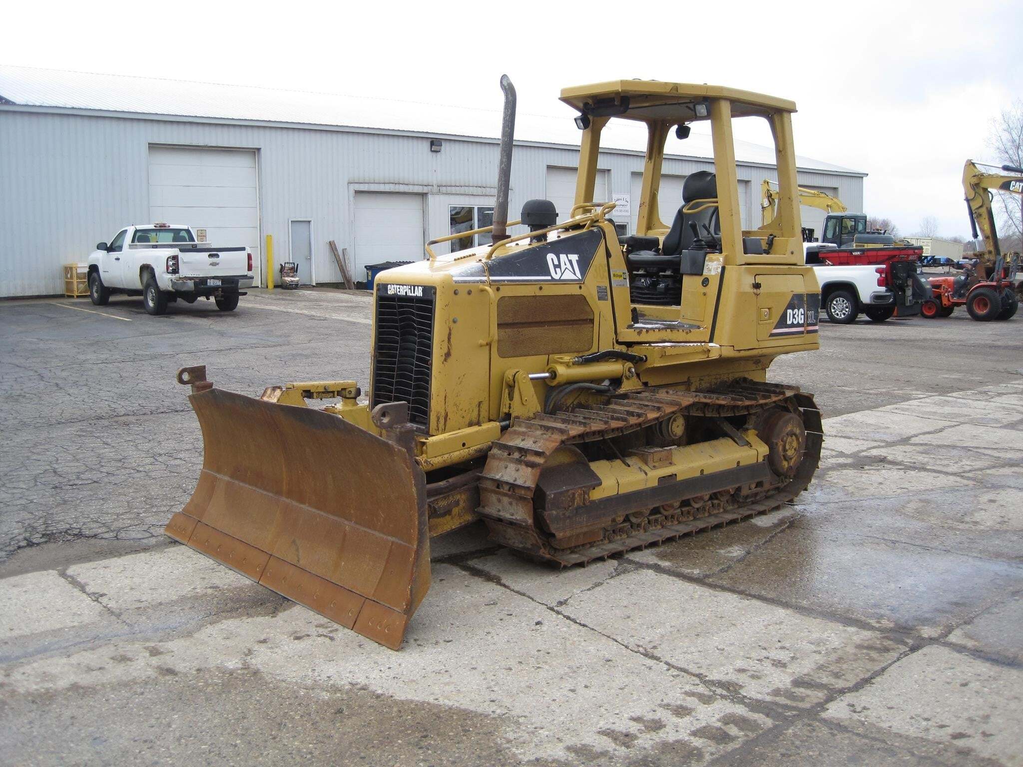 2006 CATERPILLAR D3G XL in Holland, MI