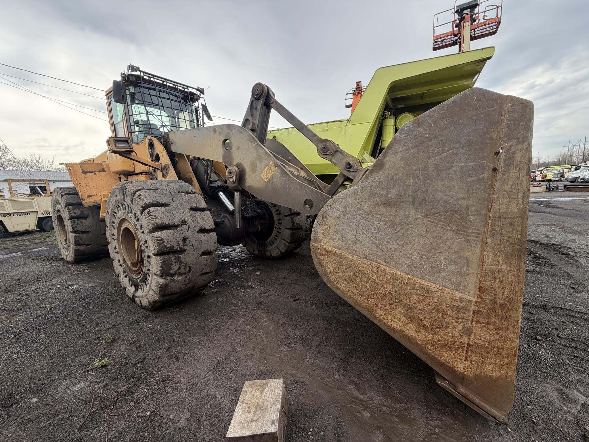 2007 VOLVO L220E in Rochester, NY