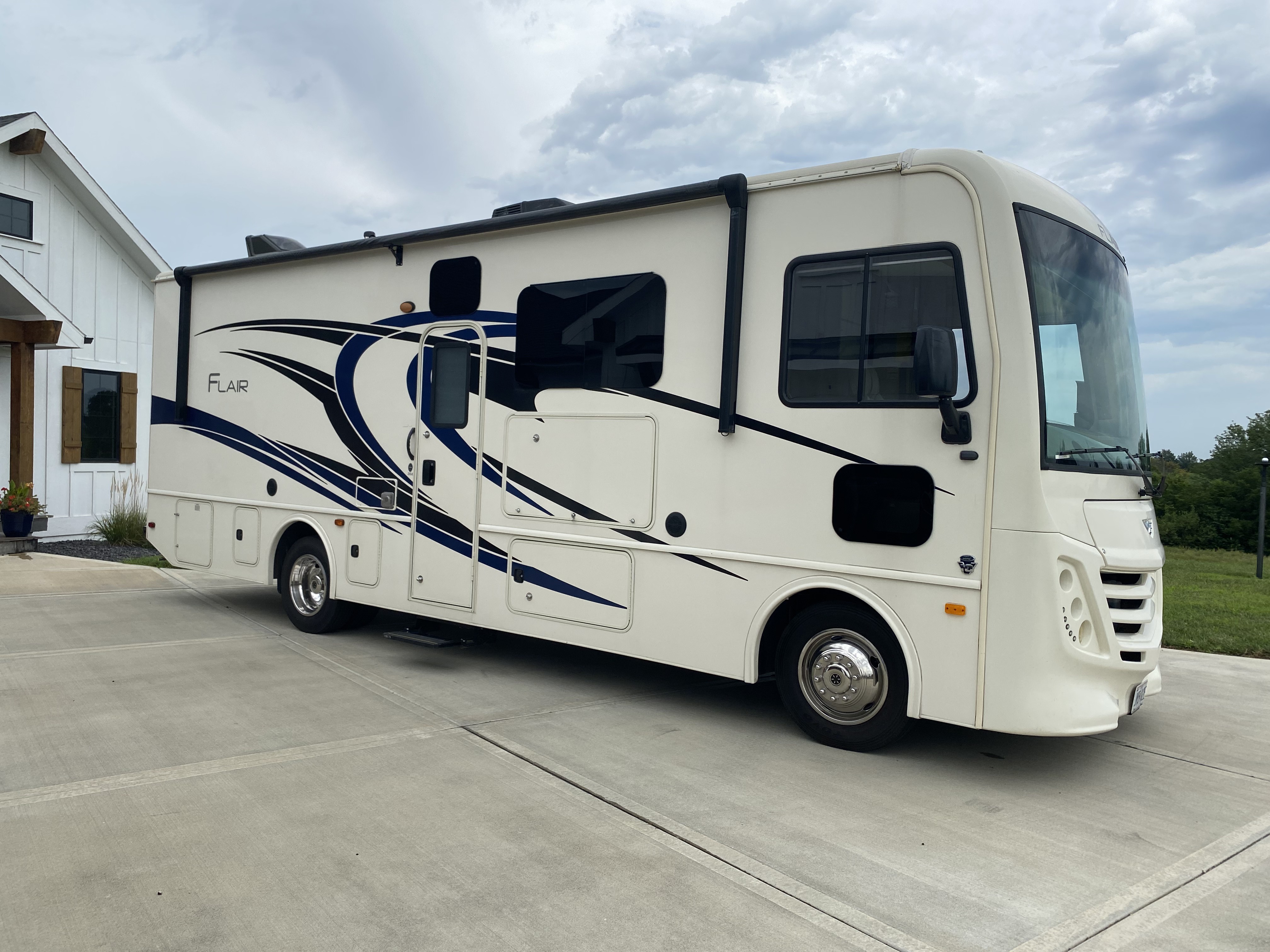 2020 Fleetwood FLAIR 28A RV