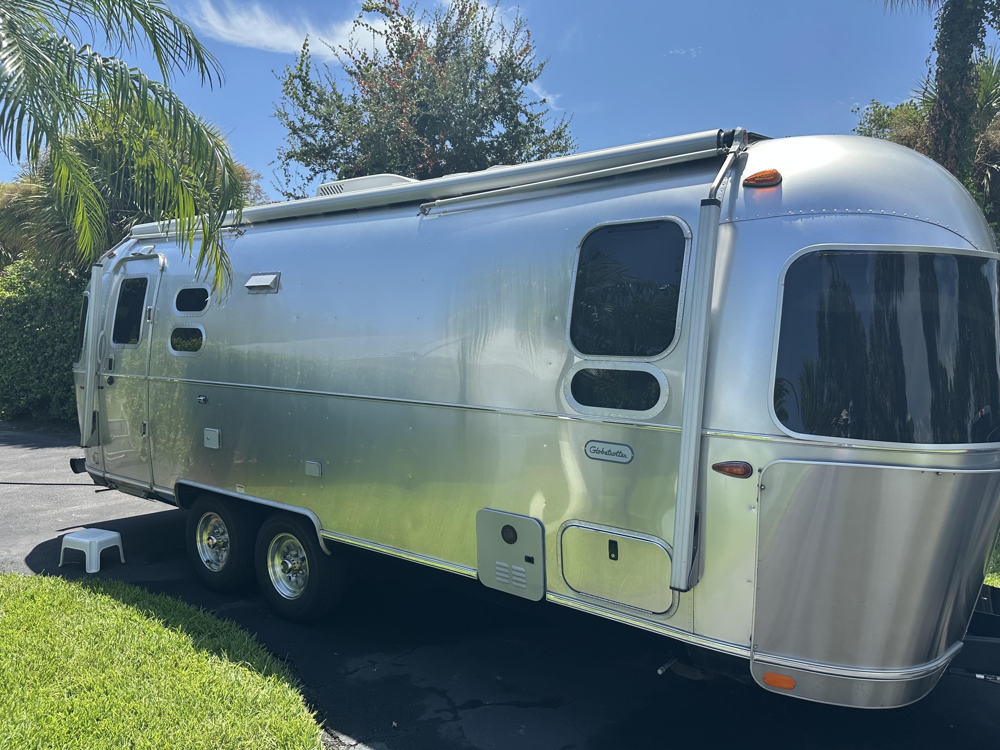2023 Airstream GLOBETROTTER 25FB TWIN in vero beach FL