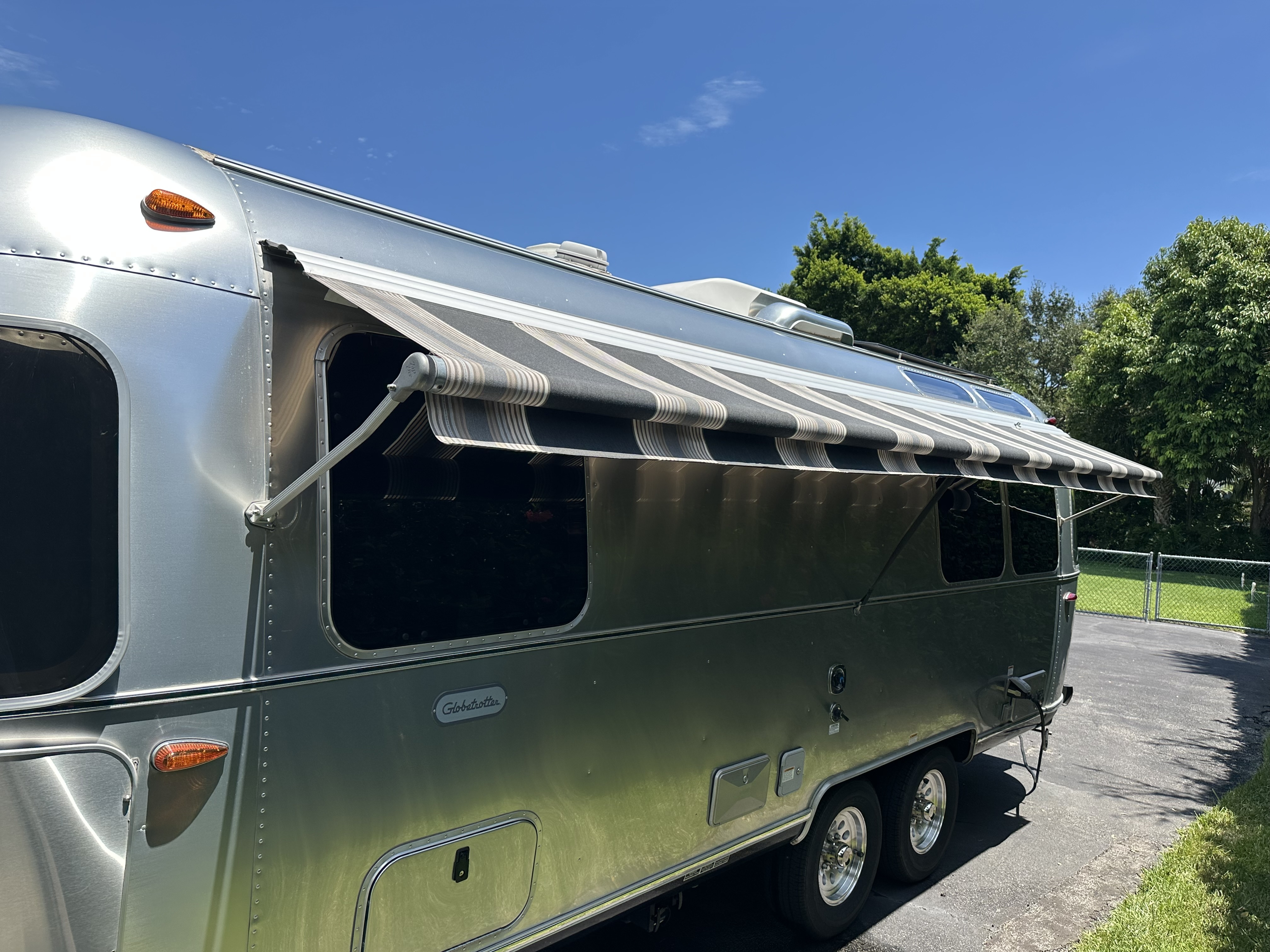 2023 Airstream GLOBETROTTER 25FB TWIN in vero beach FL