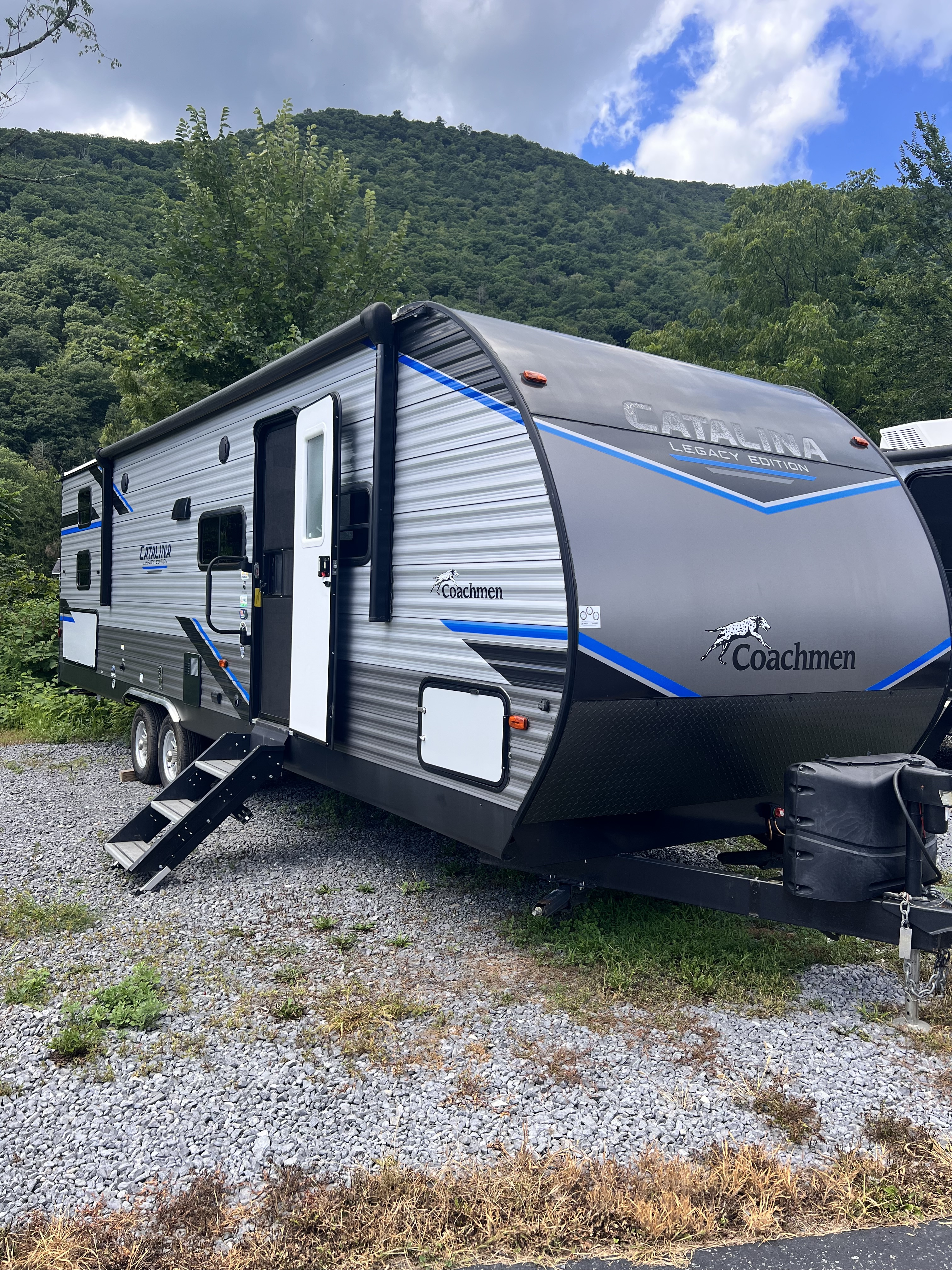 2022 Coachmen CATALINA LEGACY EDITION 293QBCK in jersey shore PA