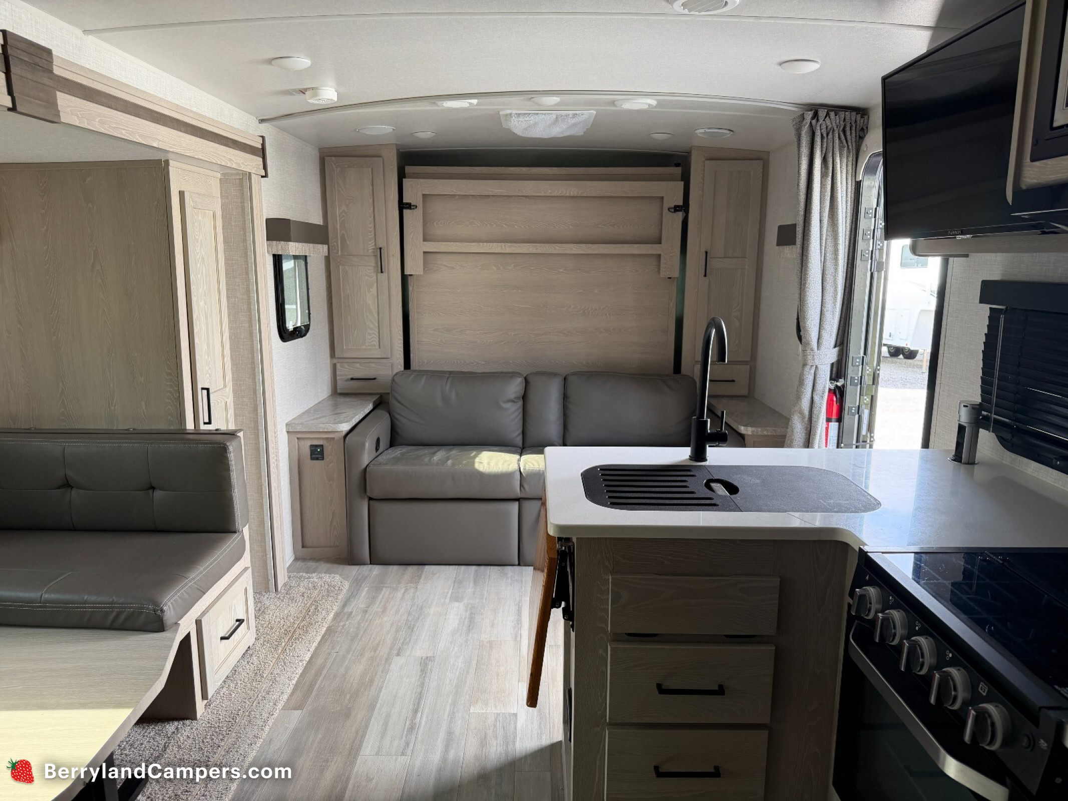 2022 Forest River Flagstaff Micro Lite 25BRDS in holden LA
